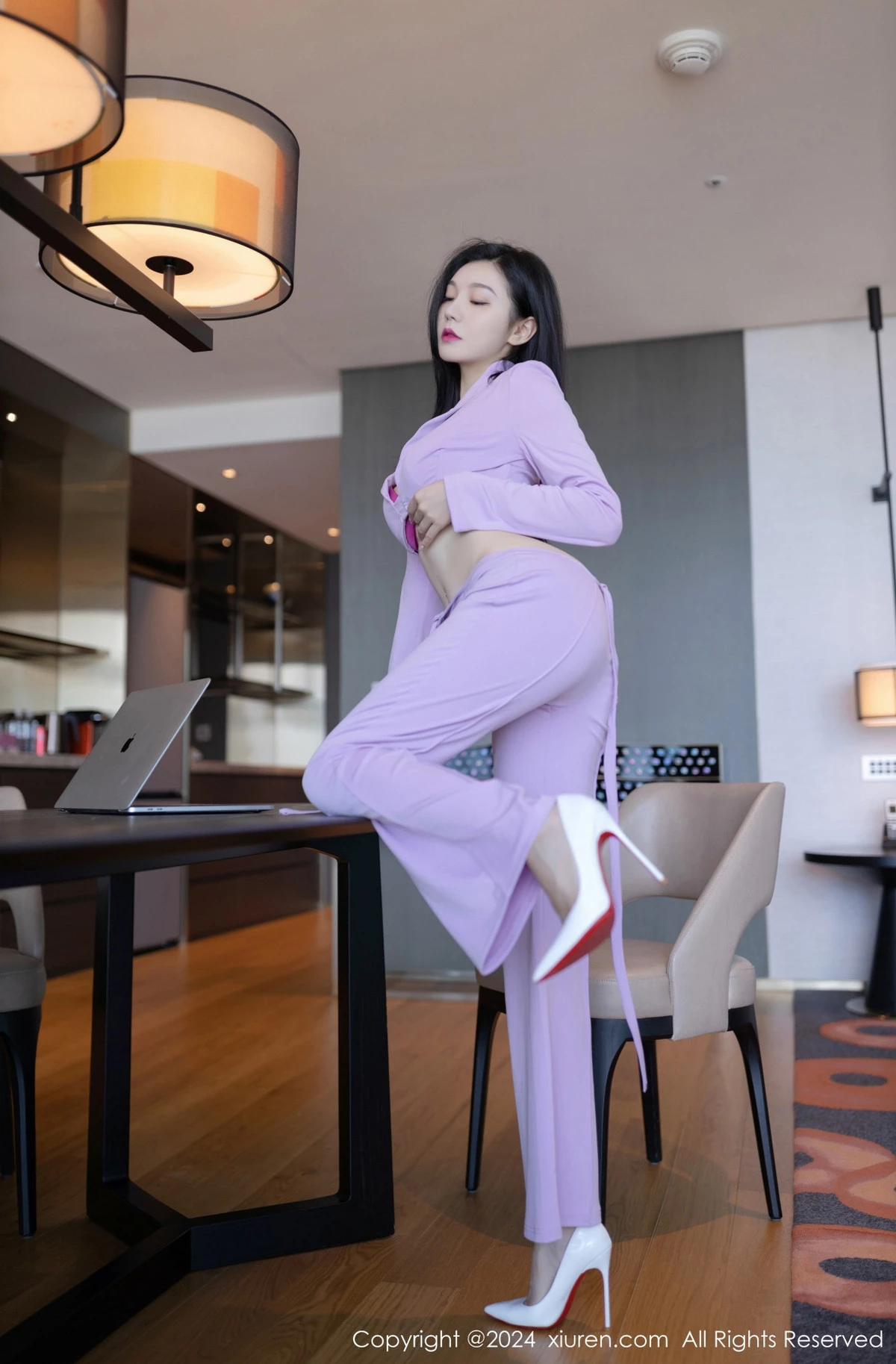 [[XiuRen秀人网]秀人网]No.8006_模特安然anran性感淡粉套装露紫红色内衣配白丝袜完美诱惑写真80P