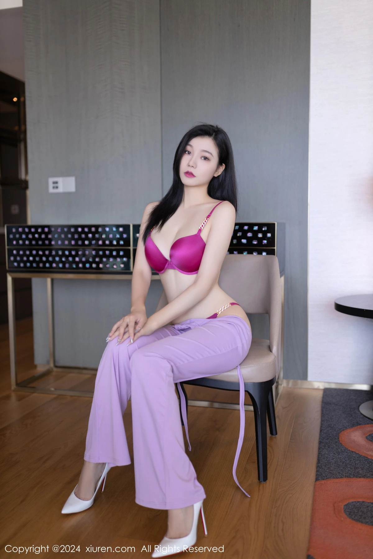 [[XiuRen秀人网]秀人网]No.8006_模特安然anran性感淡粉套装露紫红色内衣配白丝袜完美诱惑写真80P