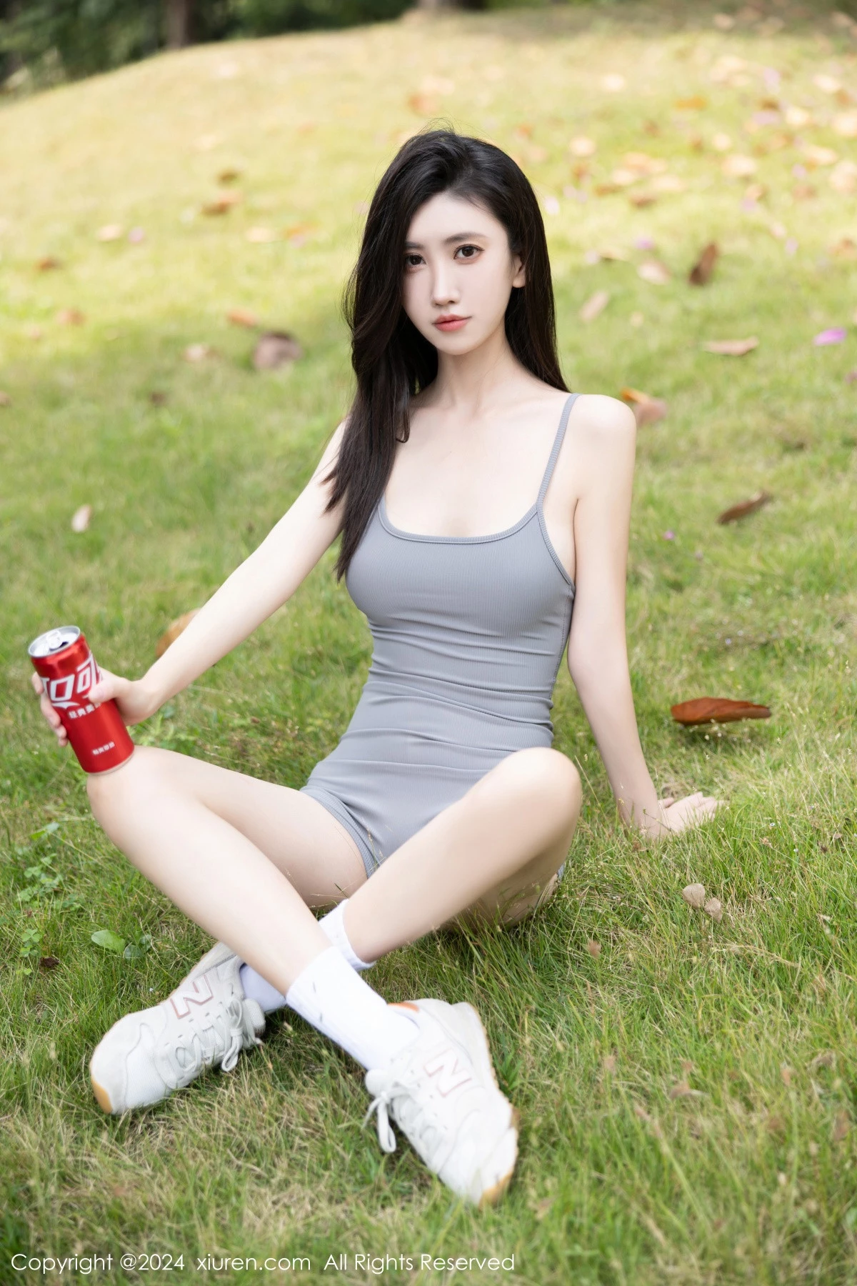 [[XiuRen秀人网]秀人网]No.8005_模特章芃芃车内+浴室性感灰色连体吊带秀曼妙身姿撩人诱惑写真83P