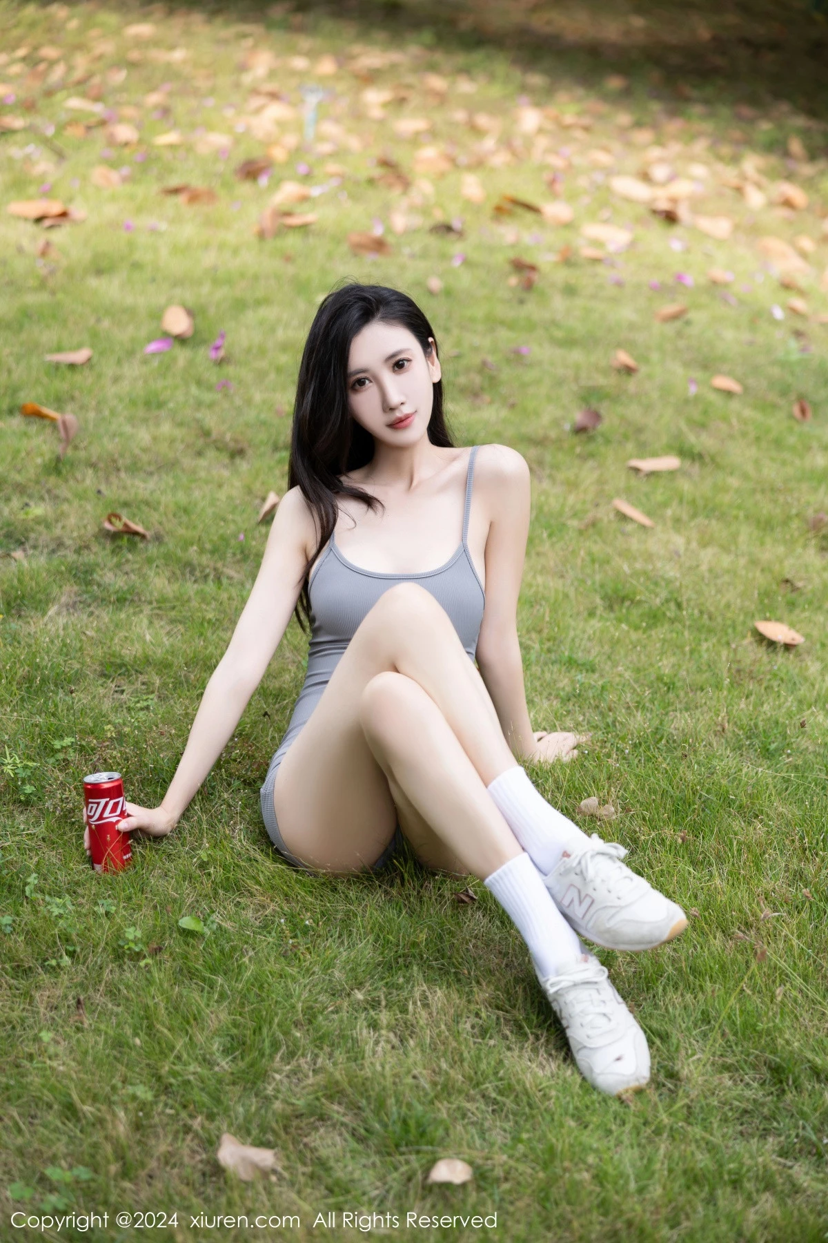 [[XiuRen秀人网]秀人网]No.8005_模特章芃芃车内+浴室性感灰色连体吊带秀曼妙身姿撩人诱惑写真83P