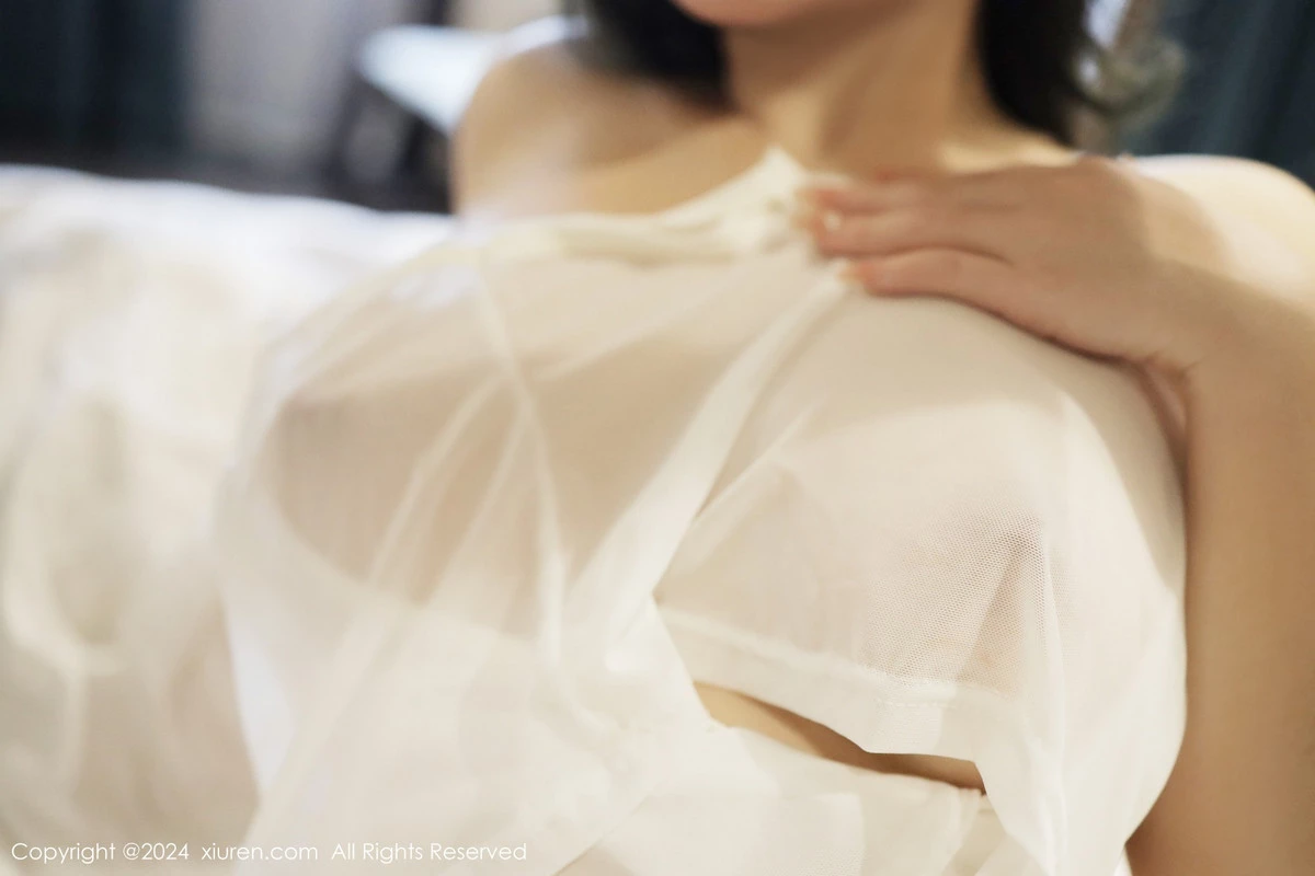 [[XiuRen秀人网]秀人网]No.8002_新人模特沈思怡私房床上性感白色轻透睡衣秀完美身材诱惑写真80P