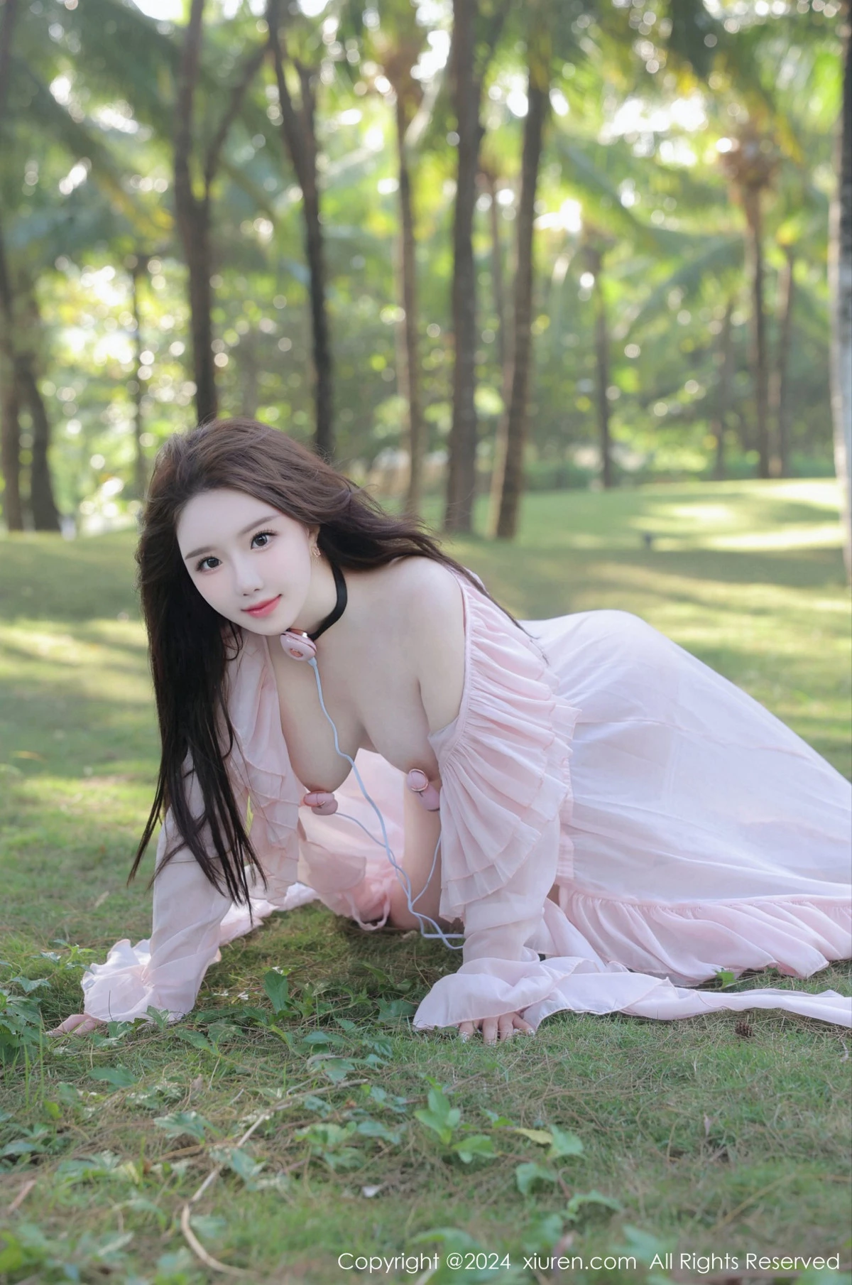 [[XiuRen秀人网]秀人网]No.8007_模特小薯条nienie户外性感粉色薄纱长裙半脱秀惹火身材诱惑写真59P