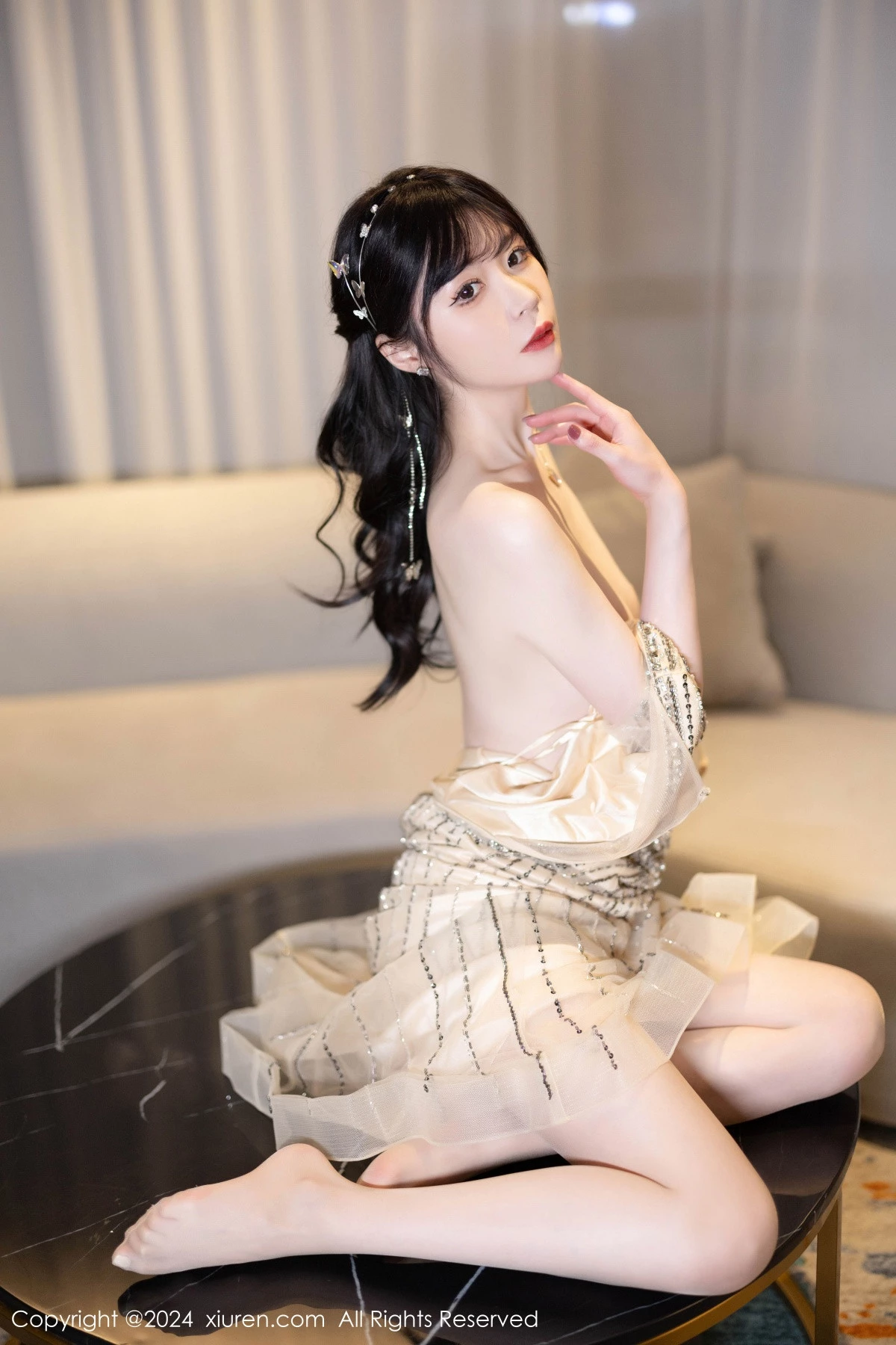 [[XiuRen秀人网]秀人网]No.8014_模特梦心玥性感金色礼裙露白色内衣配原色丝袜秀高挑身材诱惑写真84P