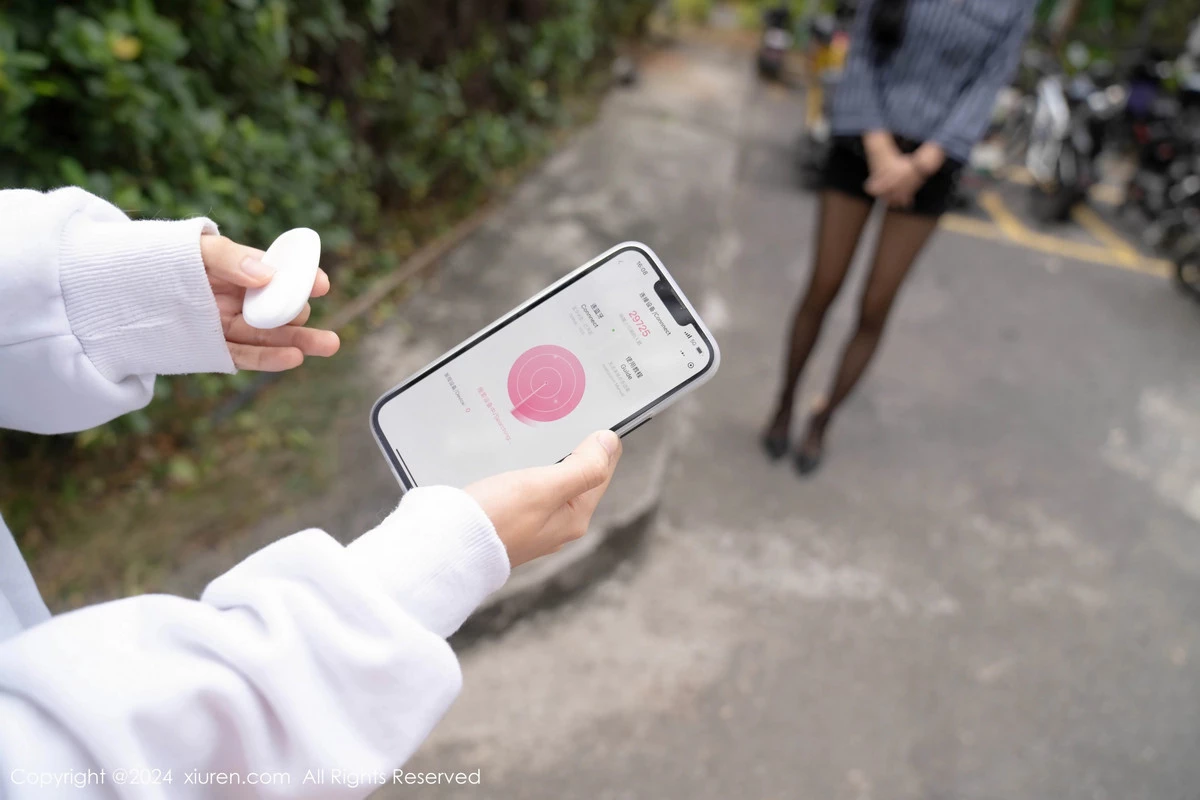 [[XiuRen秀人网]秀人网]No.8011_模特浅浅Danny黑色条纹衬衫配短裙露性感黑色情趣内衣诱惑写真70P