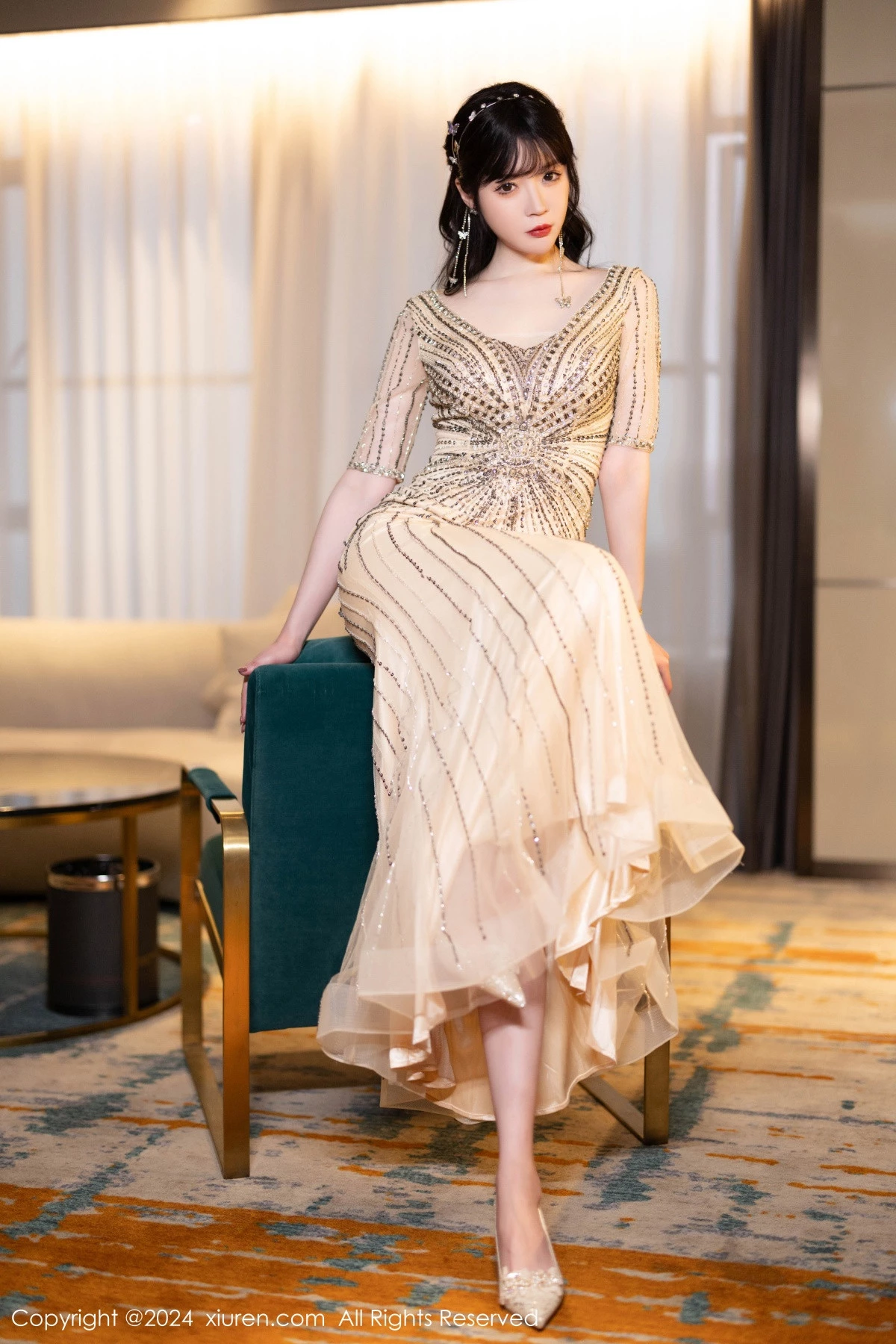 [[XiuRen秀人网]秀人网]No.8014_模特梦心玥性感金色礼裙露白色内衣配原色丝袜秀高挑身材诱惑写真84P