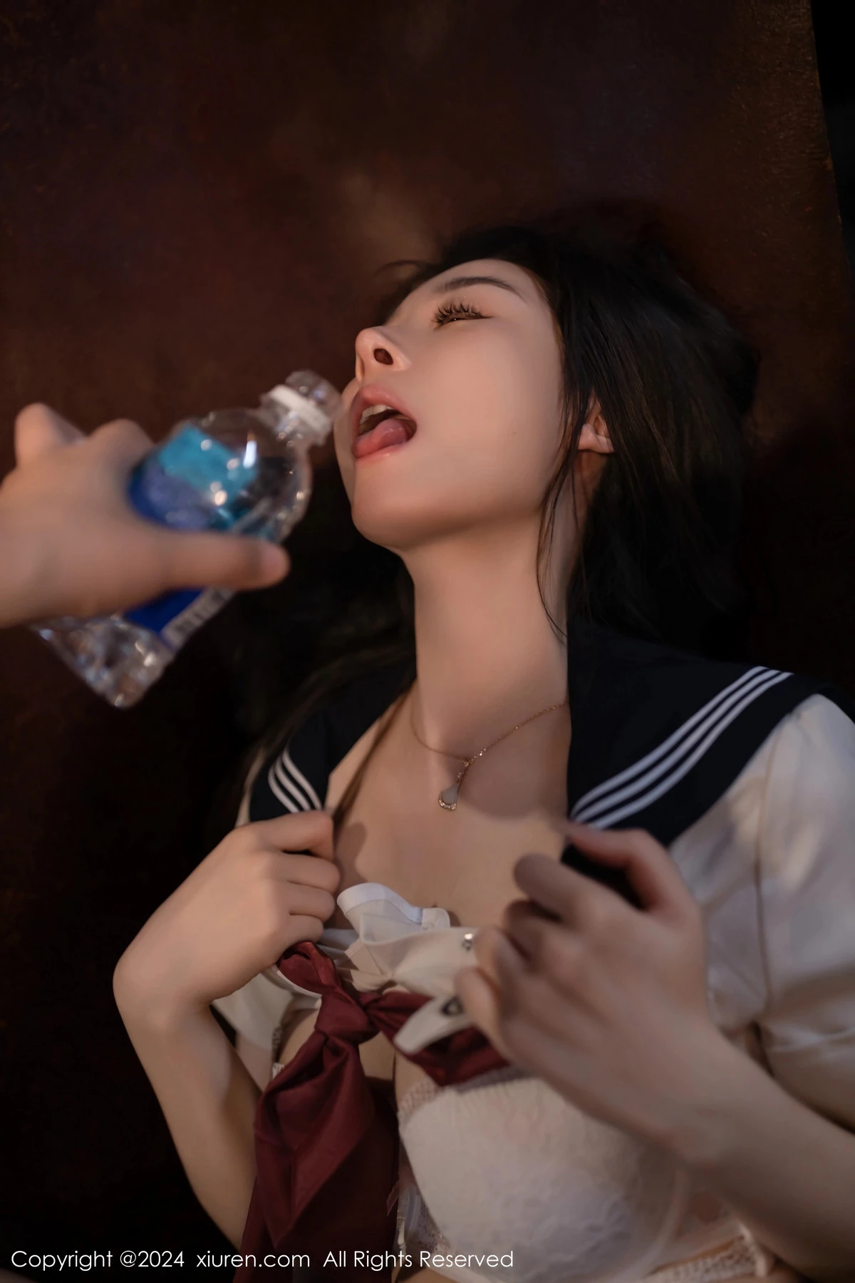 [[XiuRen秀人网]秀人网]No.8020_模特小逗逗性感学生短裙制服露白色蕾丝内衣秀曼妙身姿诱惑写真79P