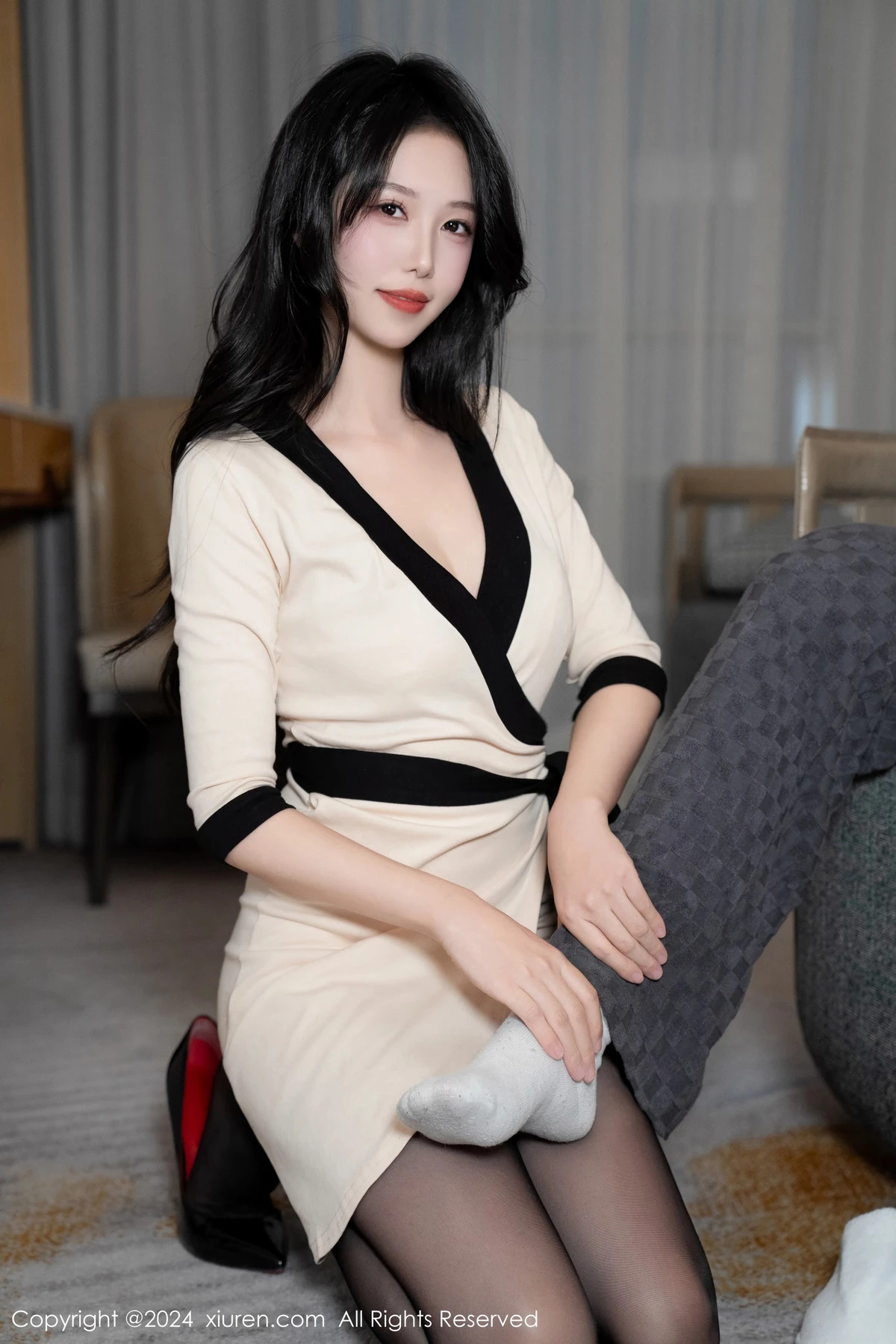 [[XiuRen秀人网]秀人网]No.8019_模特利世技师情节性感白色蕾丝内衣配黑丝袜秀曼妙身姿诱惑写真82P