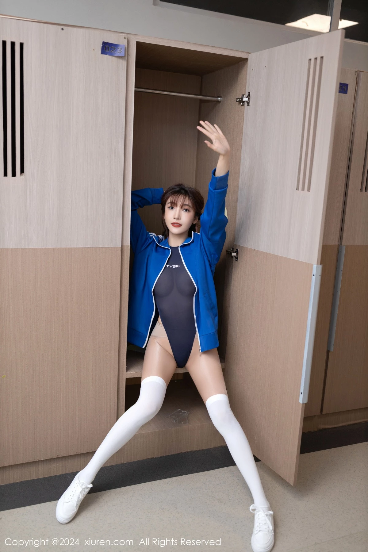 [[XiuRen秀人网]秀人网]No.8021_模特陆萱萱性感蓝色薄透死库水配白丝袜秀曼妙身姿撩人诱惑写真78P