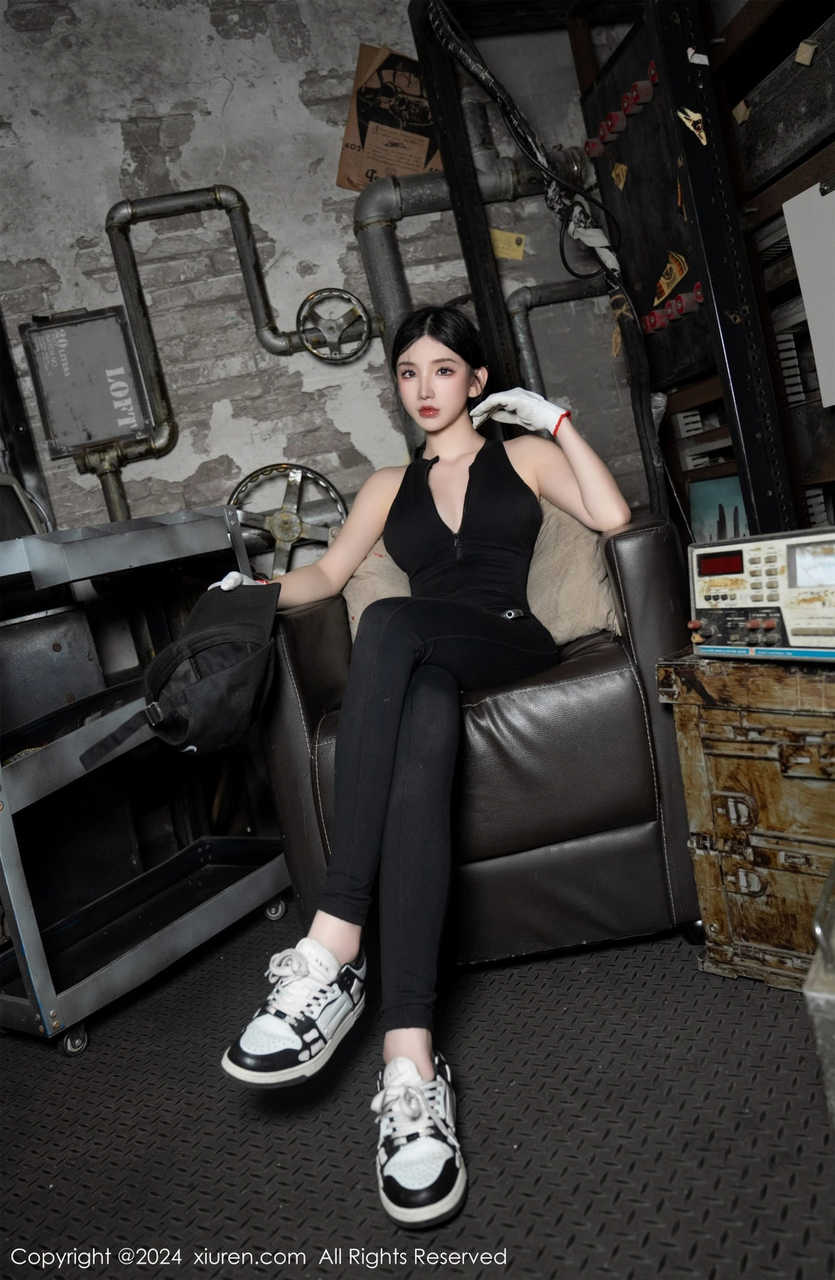 [[XiuRen秀人网]秀人网]No.8027_女神周于希Sally剧情主题脱性感黑色连体服饰秀惹火身材诱惑写真99P