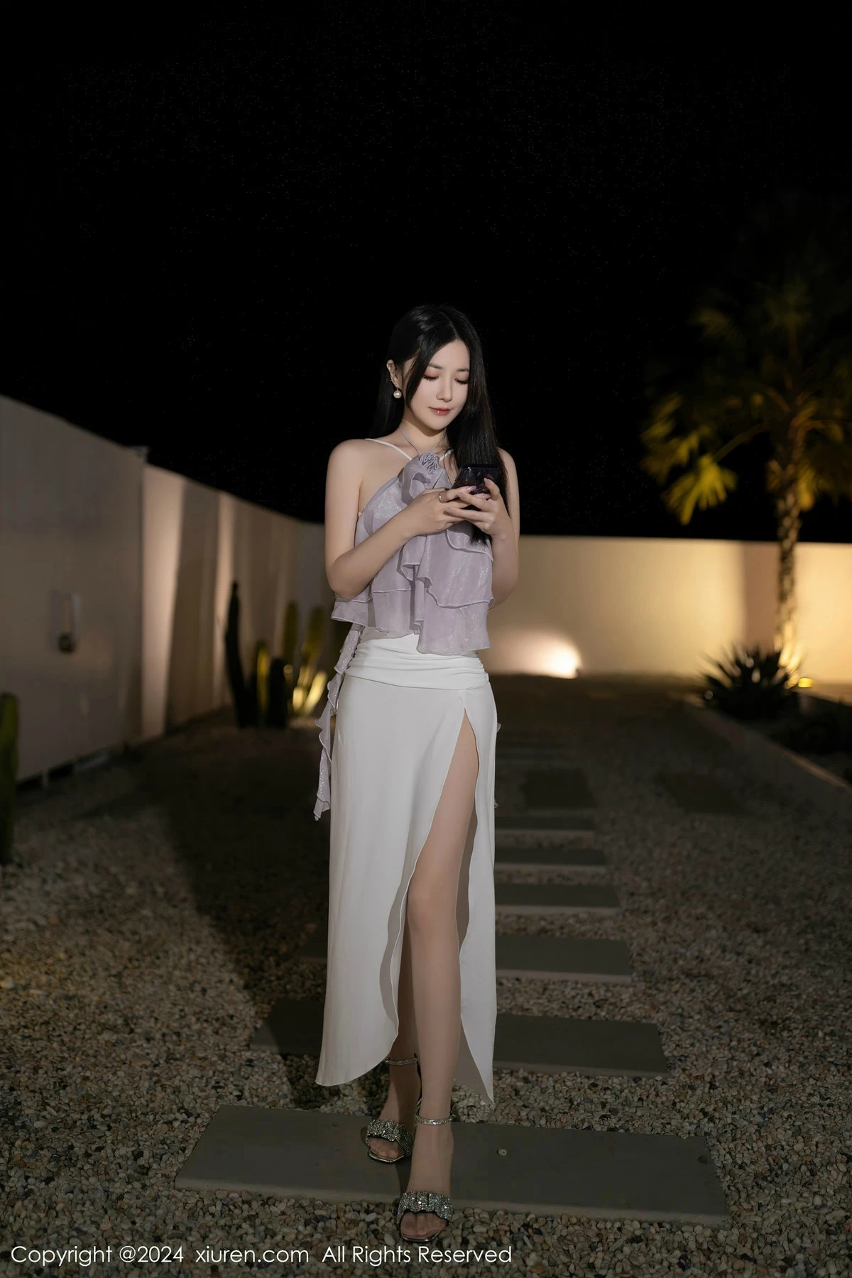 [[XiuRen秀人网]秀人网]No.8026_模特鱼子酱Fish性感紫灰色上衣露轻透内衣配超薄肉丝诱惑写真80P