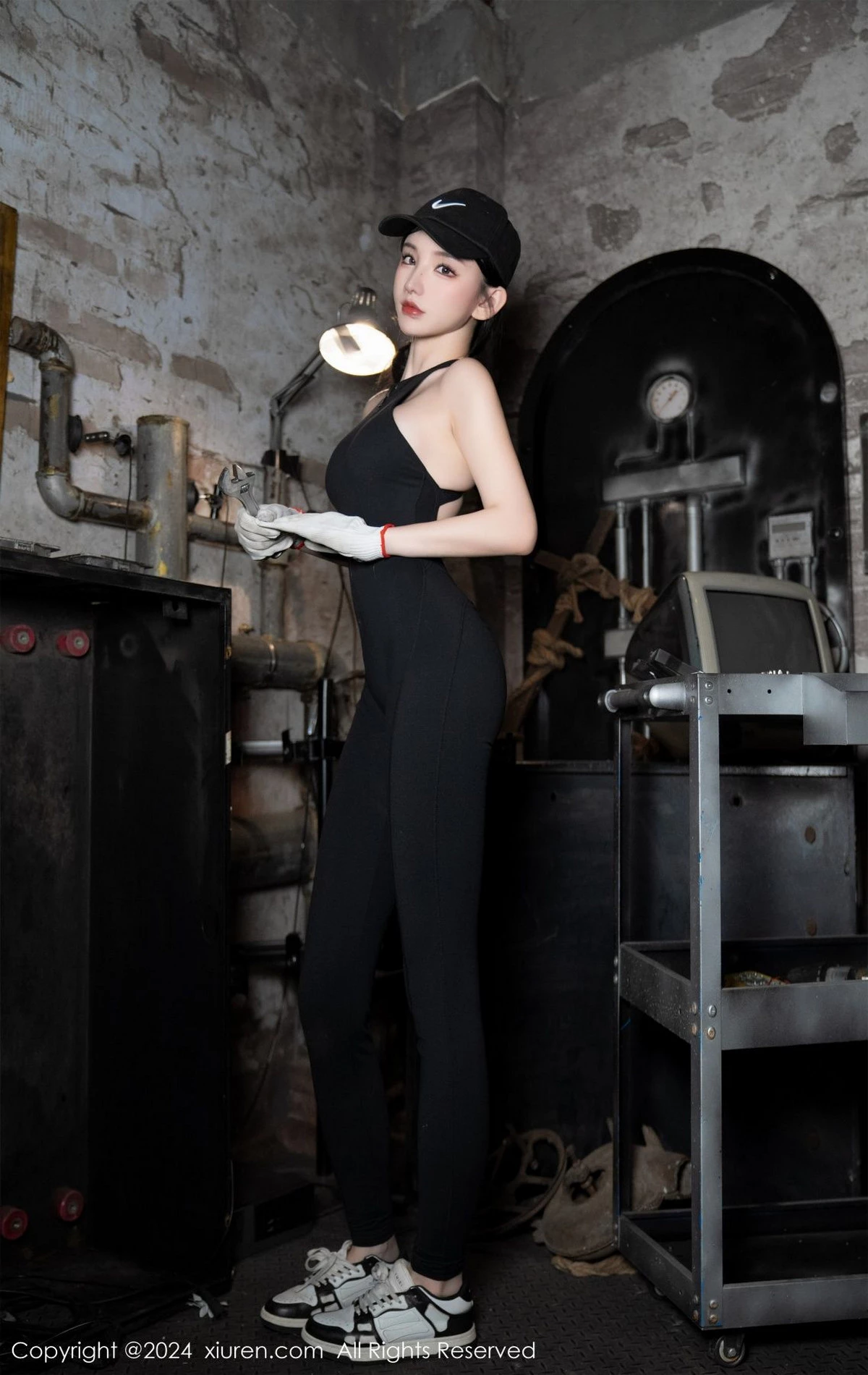 [[XiuRen秀人网]秀人网]No.8027_女神周于希Sally剧情主题脱性感黑色连体服饰秀惹火身材诱惑写真99P