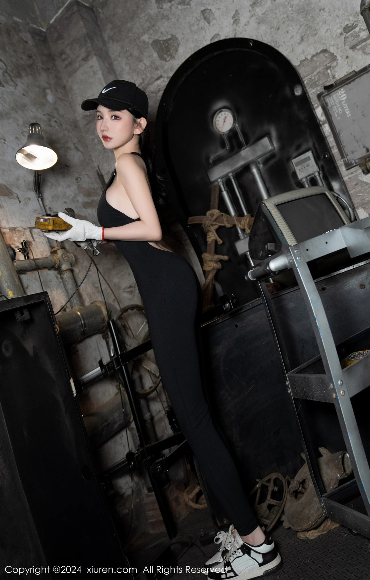 [[XiuRen秀人网]秀人网]No.8027_女神周于希Sally剧情主题脱性感黑色连体服饰秀惹火身材诱惑写真99P