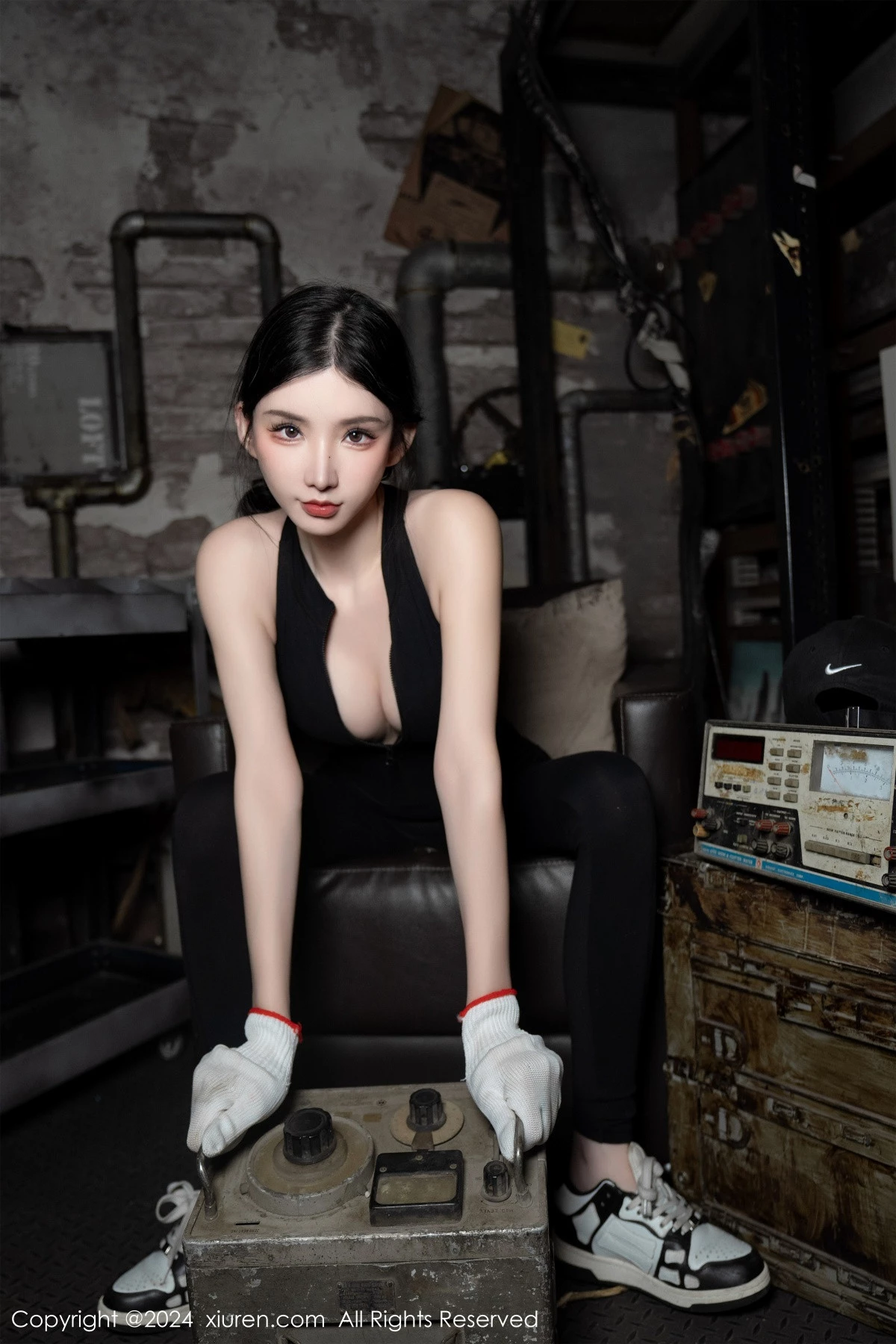 [[XiuRen秀人网]秀人网]No.8027_女神周于希Sally剧情主题脱性感黑色连体服饰秀惹火身材诱惑写真99P