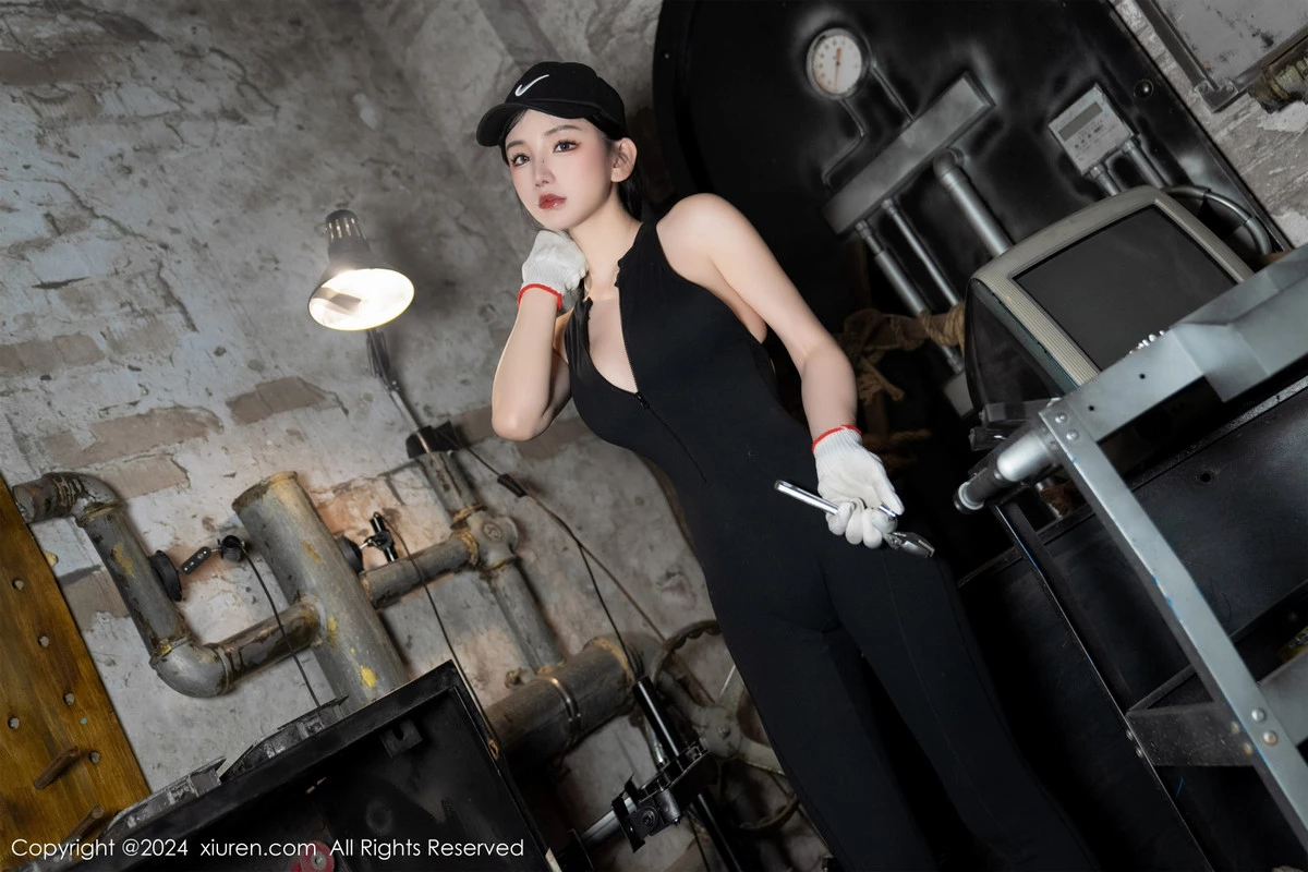 [[XiuRen秀人网]秀人网]No.8027_女神周于希Sally剧情主题脱性感黑色连体服饰秀惹火身材诱惑写真99P