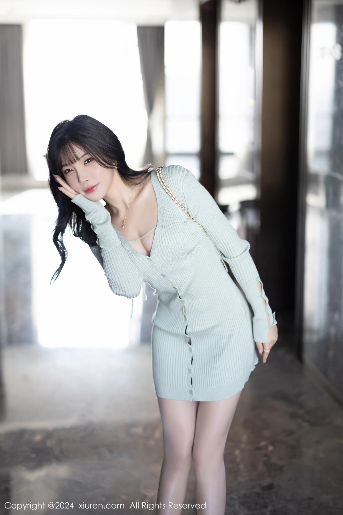 [[XiuRen秀人网]秀人网]No.8028_女神徐莉芝Booty性感淡蓝服饰露紫色内衣配肉丝袜迷人诱惑写真85P