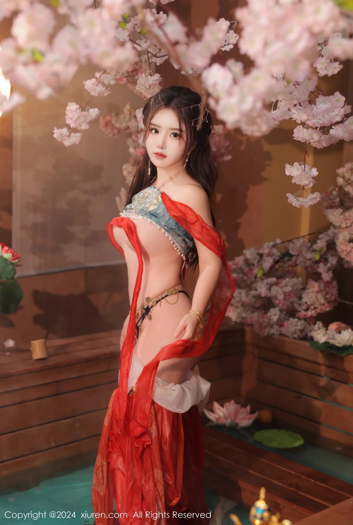 [[XiuRen秀人网]秀人网]No.8146_模特小薯条nienie性感红色古装服饰配白丝袜秀完美身材诱惑写真82P