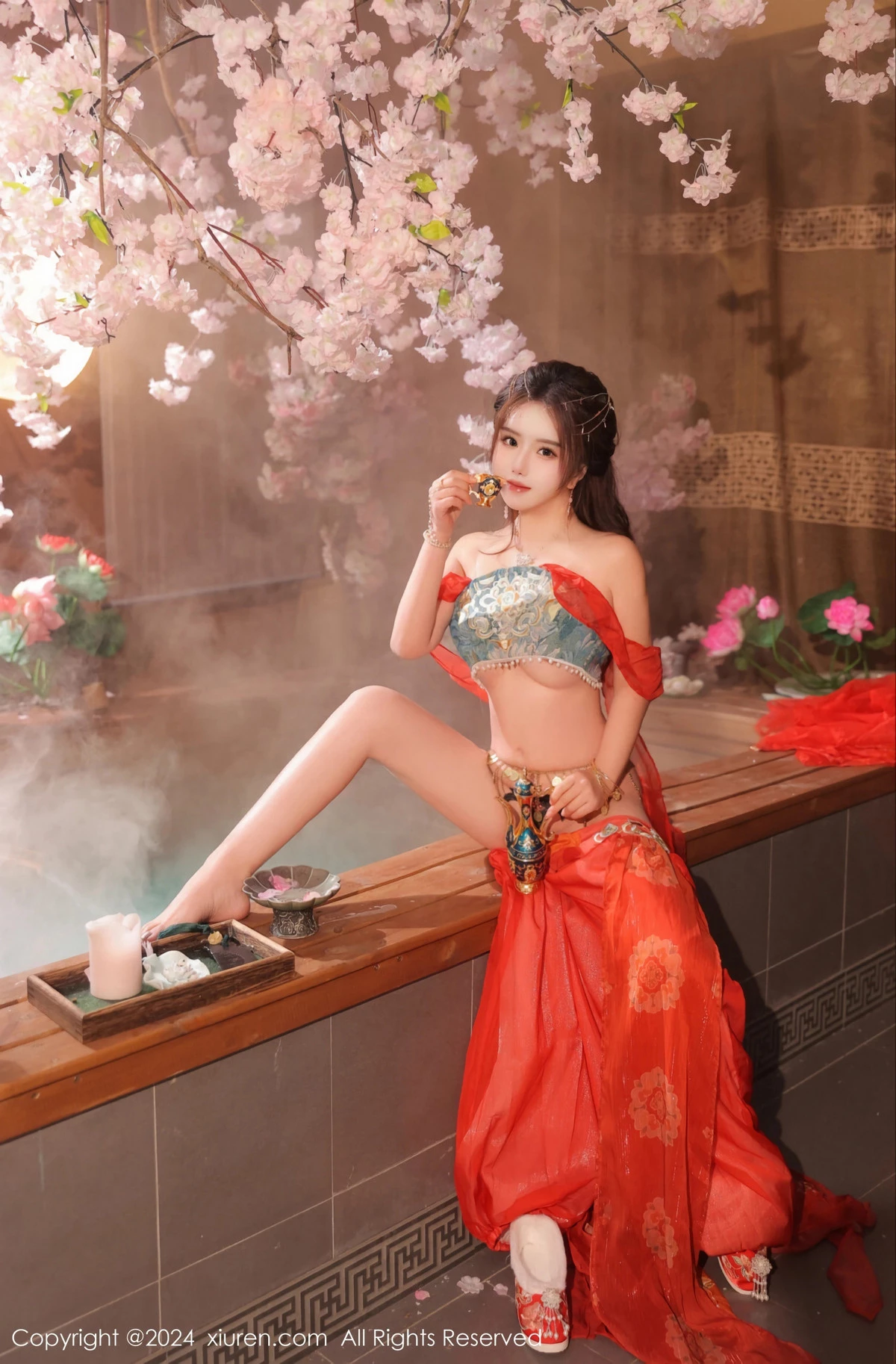 [[XiuRen秀人网]秀人网]No.8146_模特小薯条nienie性感红色古装服饰配白丝袜秀完美身材诱惑写真82P