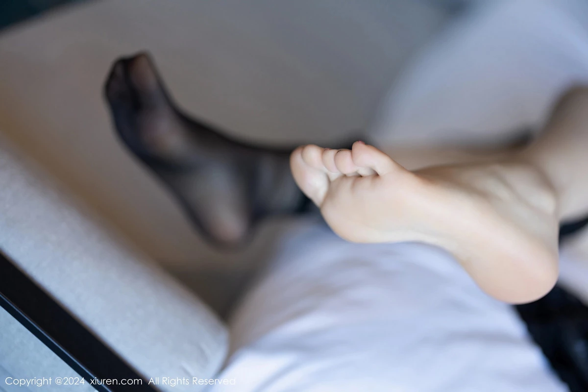 [[XiuRen秀人网]秀人网]No.8147_女神徐莉芝Booty白色上衣配牛仔裤+黑色薄纱服秀曼妙身姿写真87P