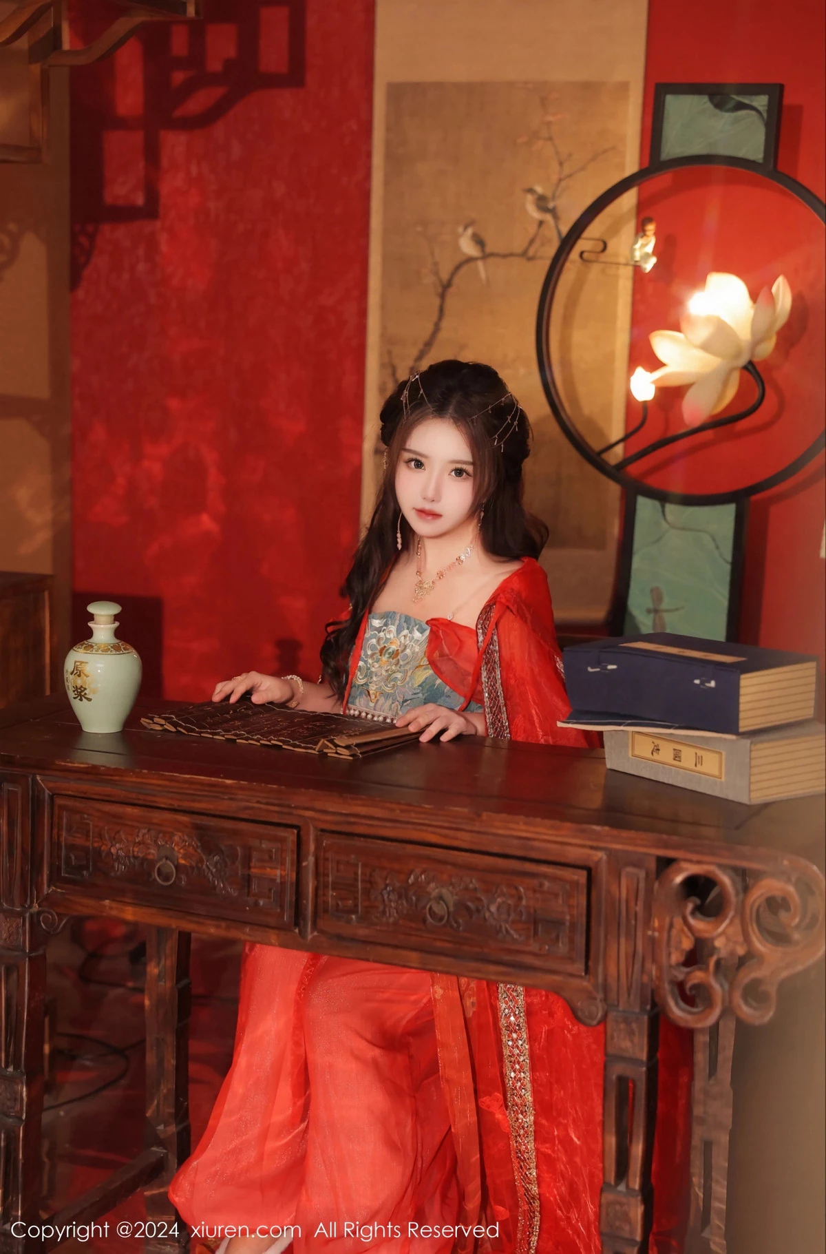 [[XiuRen秀人网]秀人网]No.8146_模特小薯条nienie性感红色古装服饰配白丝袜秀完美身材诱惑写真82P