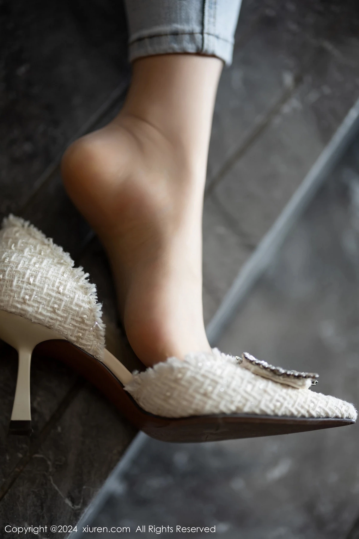 [[XiuRen秀人网]秀人网]No.8147_女神徐莉芝Booty白色上衣配牛仔裤+黑色薄纱服秀曼妙身姿写真87P