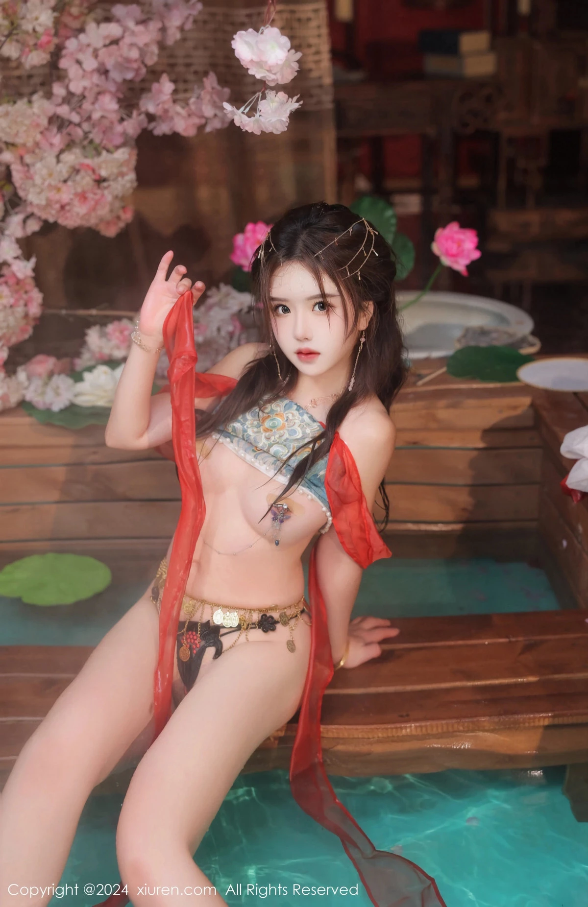 [[XiuRen秀人网]秀人网]No.8146_模特小薯条nienie性感红色古装服饰配白丝袜秀完美身材诱惑写真82P