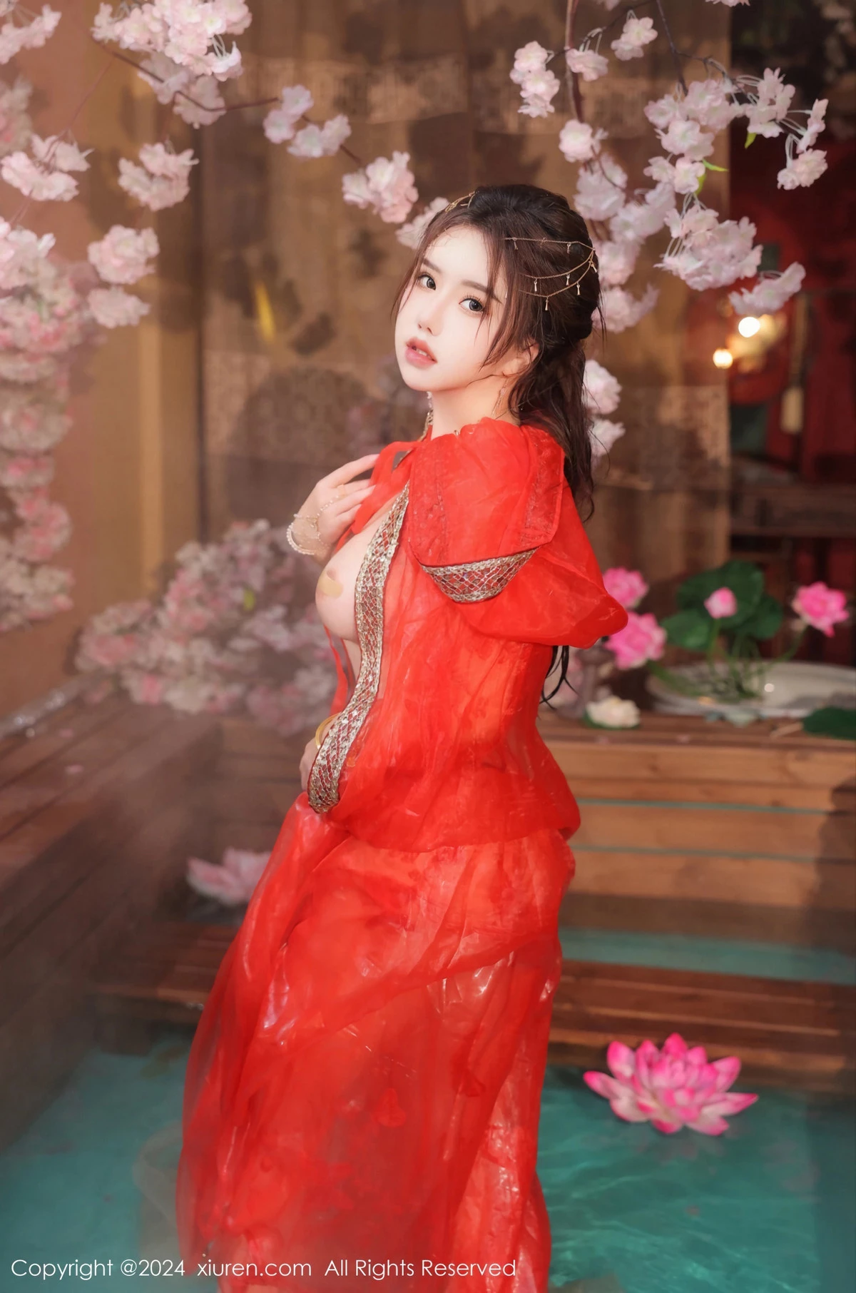 [[XiuRen秀人网]秀人网]No.8146_模特小薯条nienie性感红色古装服饰配白丝袜秀完美身材诱惑写真82P