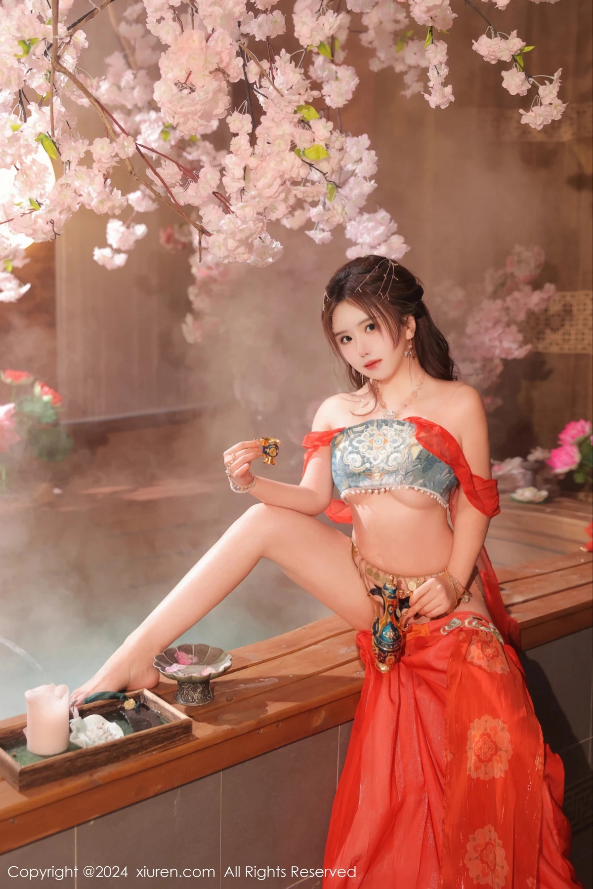 [[XiuRen秀人网]秀人网]No.8146_模特小薯条nienie性感红色古装服饰配白丝袜秀完美身材诱惑写真82P