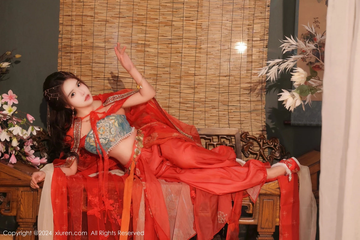 [[XiuRen秀人网]秀人网]No.8146_模特小薯条nienie性感红色古装服饰配白丝袜秀完美身材诱惑写真82P