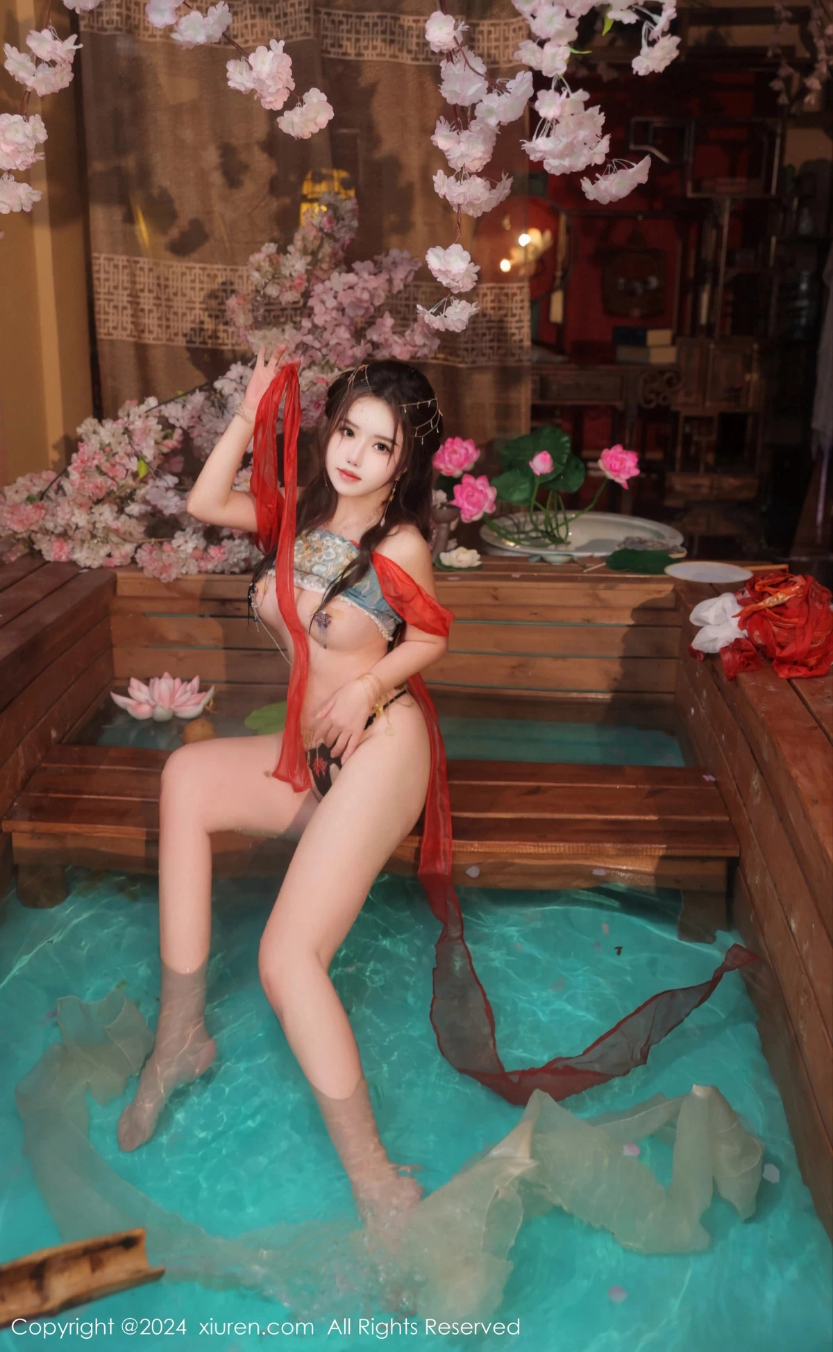 [[XiuRen秀人网]秀人网]No.8146_模特小薯条nienie性感红色古装服饰配白丝袜秀完美身材诱惑写真82P