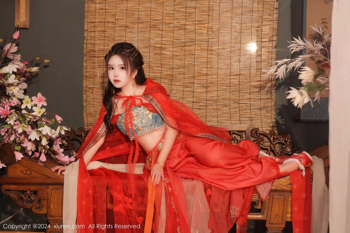 [[XiuRen秀人网]秀人网]No.8146_模特小薯条nienie性感红色古装服饰配白丝袜秀完美身材诱惑写真82P