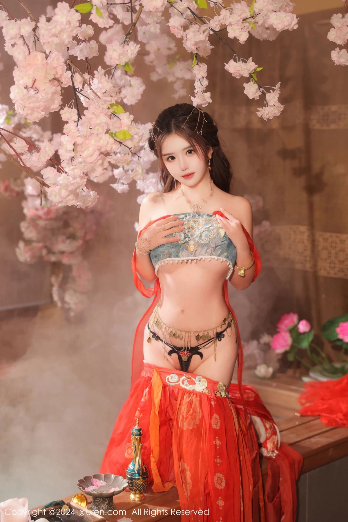 [[XiuRen秀人网]秀人网]No.8146_模特小薯条nienie性感红色古装服饰配白丝袜秀完美身材诱惑写真82P