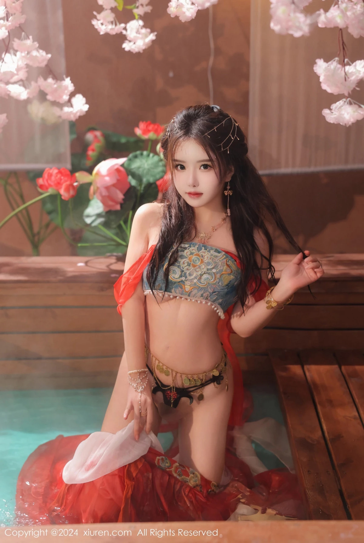 [[XiuRen秀人网]秀人网]No.8146_模特小薯条nienie性感红色古装服饰配白丝袜秀完美身材诱惑写真82P