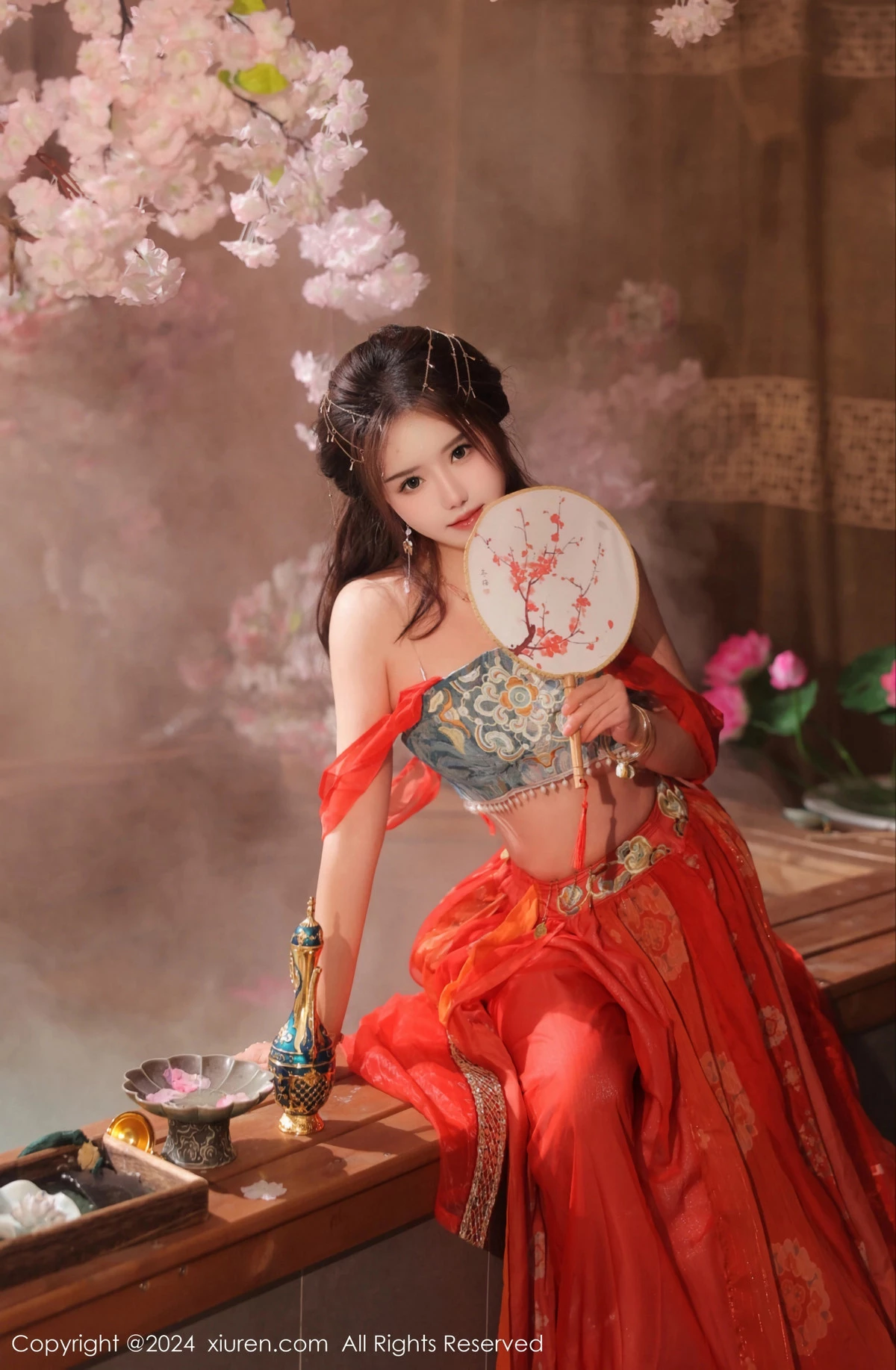 [[XiuRen秀人网]秀人网]No.8146_模特小薯条nienie性感红色古装服饰配白丝袜秀完美身材诱惑写真82P