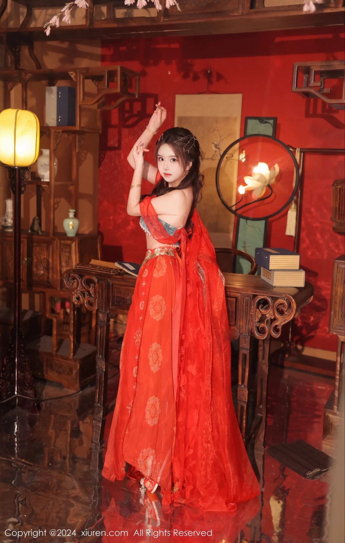 [[XiuRen秀人网]秀人网]No.8146_模特小薯条nienie性感红色古装服饰配白丝袜秀完美身材诱惑写真82P