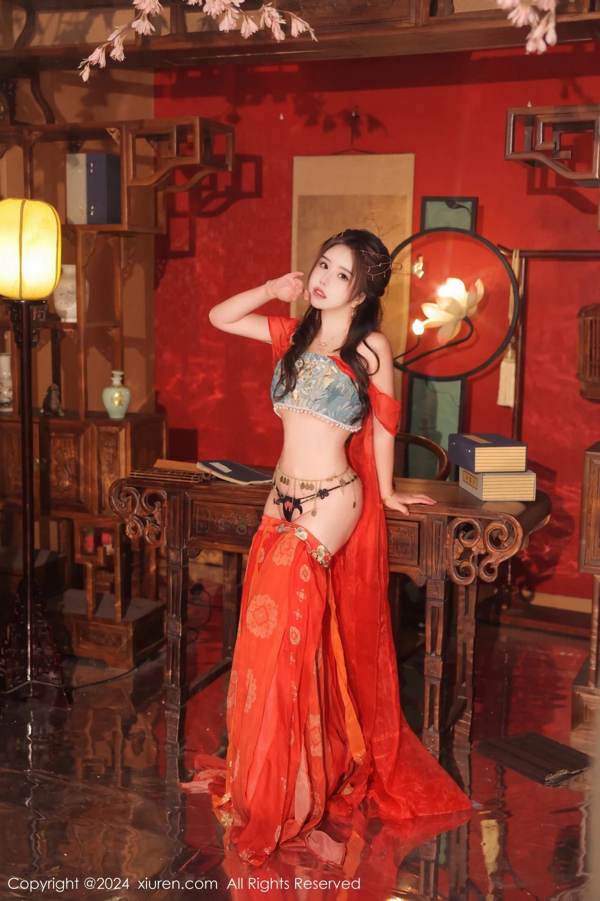 [[XiuRen秀人网]秀人网]No.8146_模特小薯条nienie性感红色古装服饰配白丝袜秀完美身材诱惑写真82P