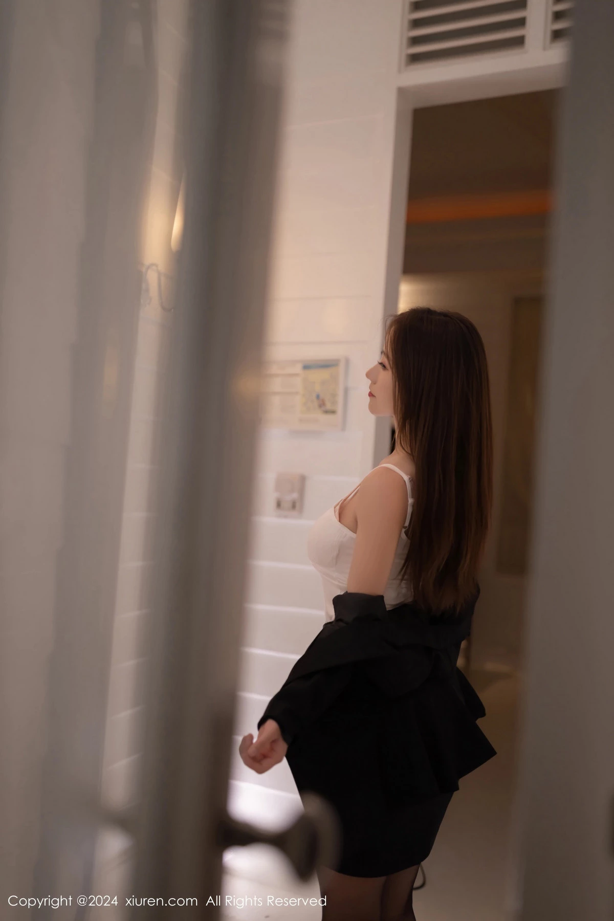 [[XiuRen秀人网]秀人网]No.8151_模特杏子Yada情节拍摄白色轻透服配白丝袜秀曼妙身姿诱惑写真81P