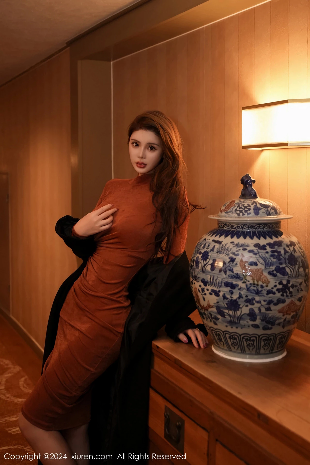 [[XiuRen秀人网]秀人网]No.8148_模特Yuki鱼儿性感黑色条纹西服配黑丝吊袜秀丰腴身姿诱惑写真73P