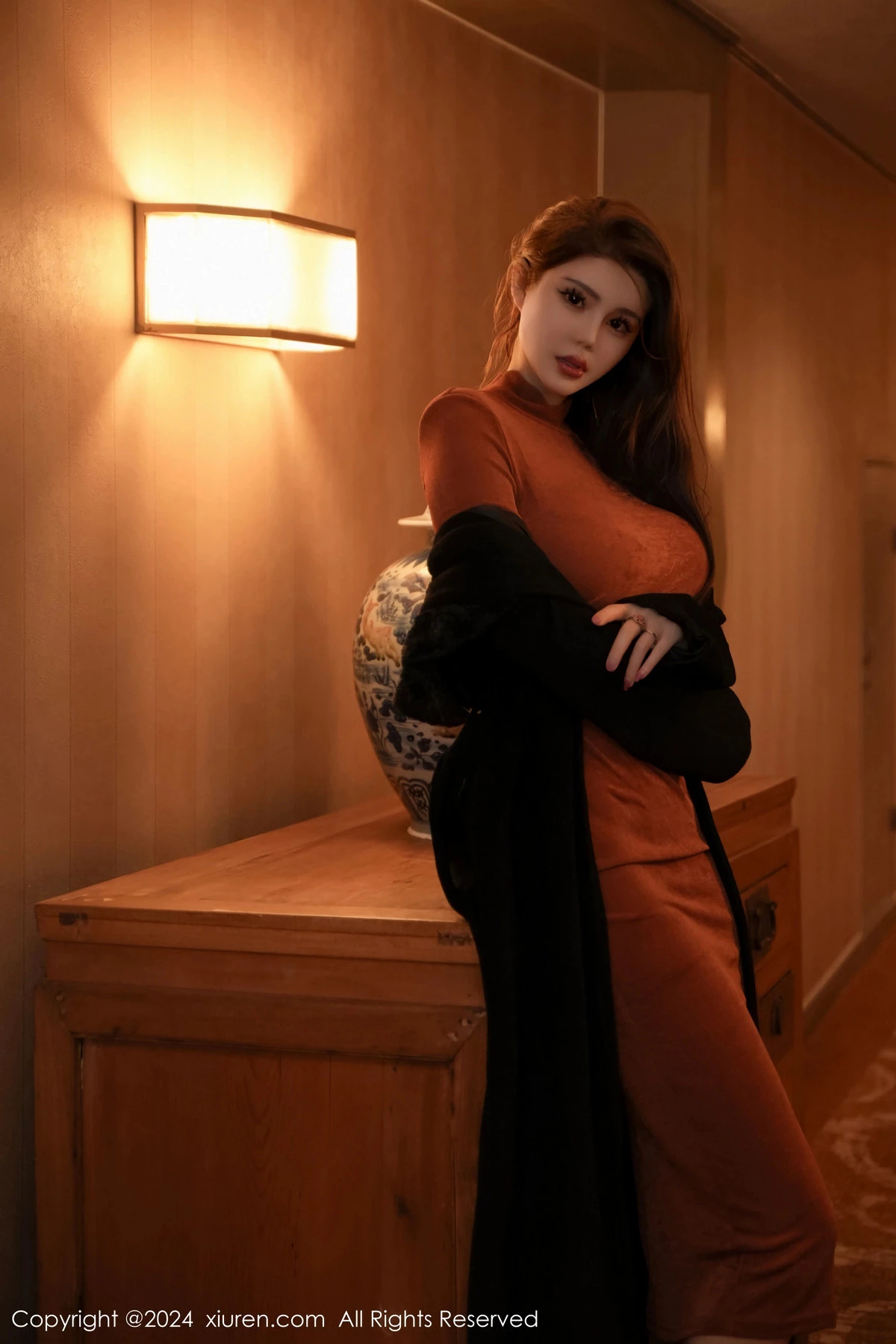 [[XiuRen秀人网]秀人网]No.8148_模特Yuki鱼儿性感黑色条纹西服配黑丝吊袜秀丰腴身姿诱惑写真73P