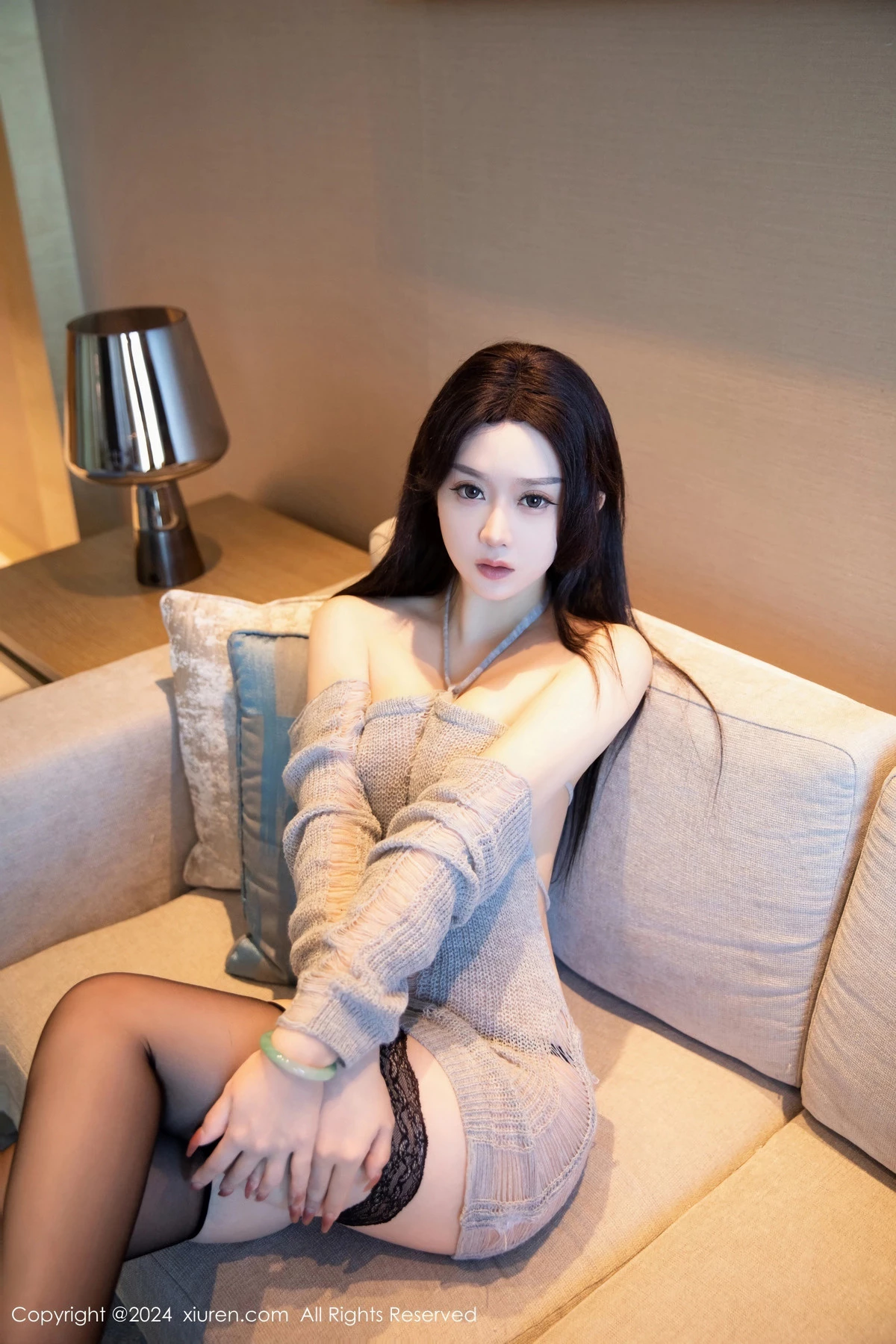 [[XiuRen秀人网]秀人网]No.8149_新人模特林杉杉性感灰色毛衣露黑色内衣配黑丝吊袜迷人诱惑写真82P