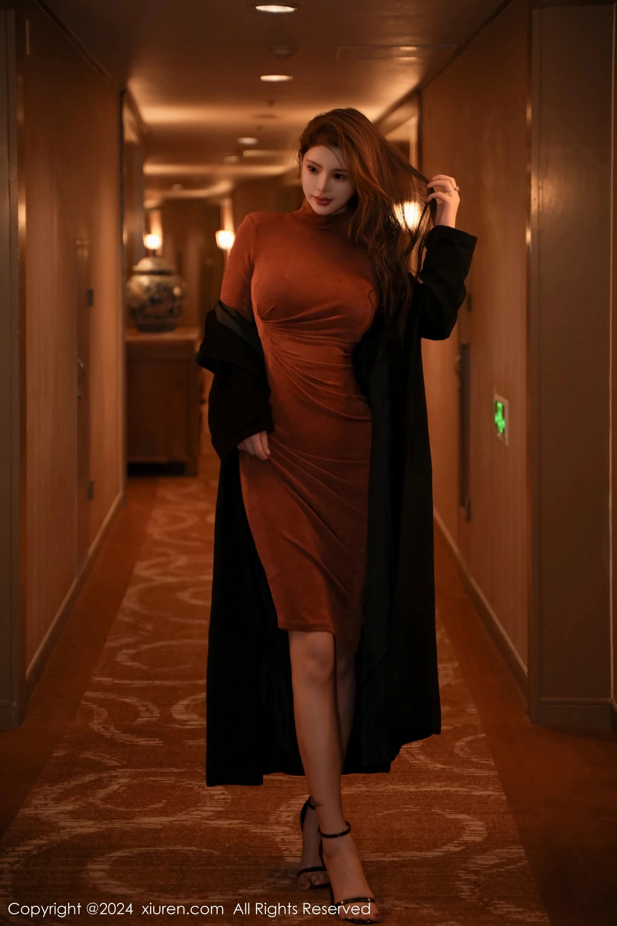 [[XiuRen秀人网]秀人网]No.8148_模特Yuki鱼儿性感黑色条纹西服配黑丝吊袜秀丰腴身姿诱惑写真73P