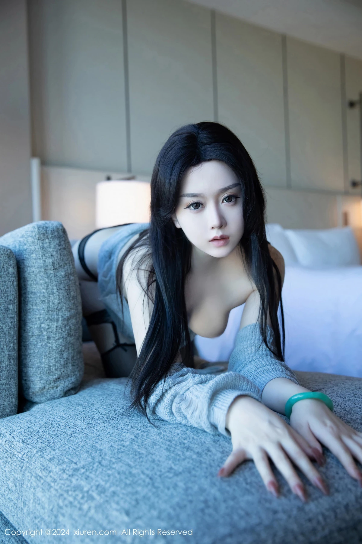 [[XiuRen秀人网]秀人网]No.8149_新人模特林杉杉性感灰色毛衣露黑色内衣配黑丝吊袜迷人诱惑写真82P