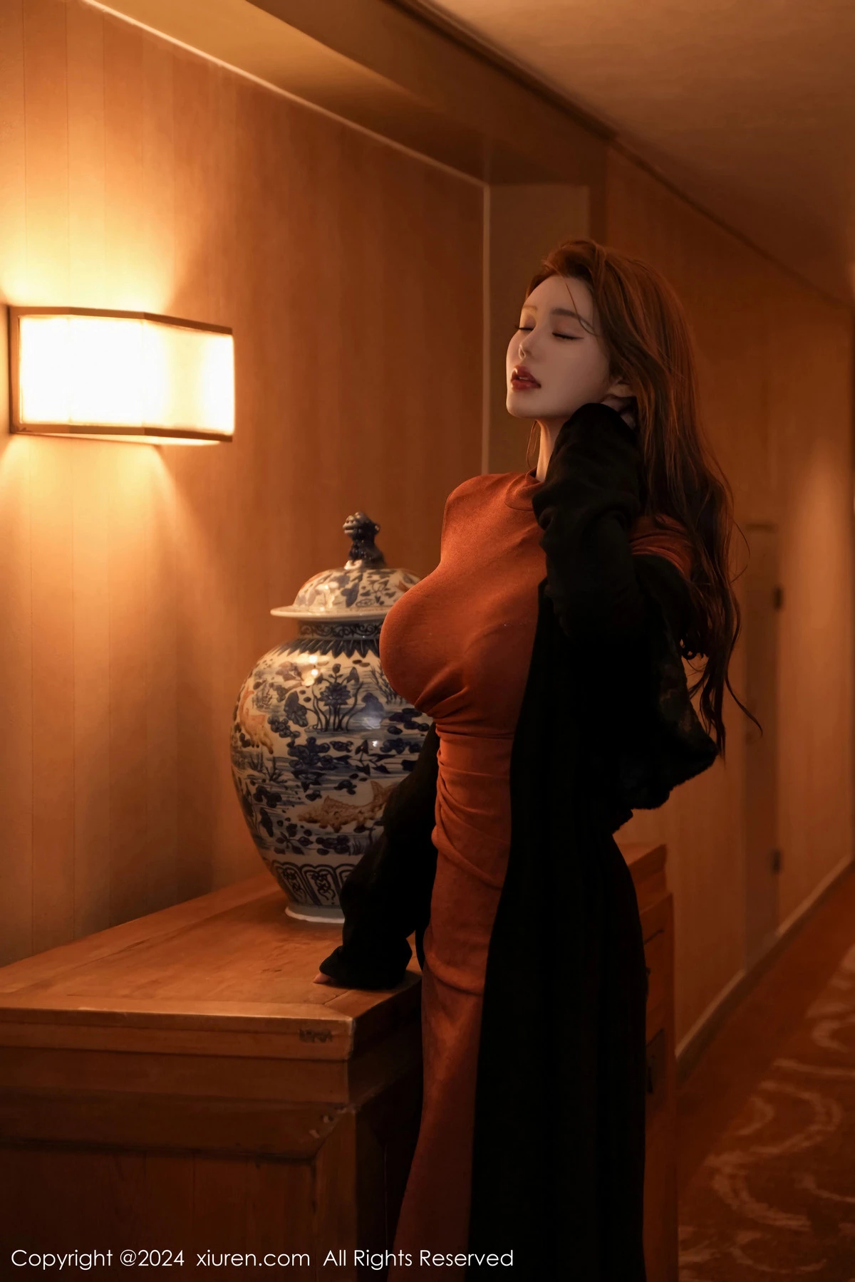 [[XiuRen秀人网]秀人网]No.8148_模特Yuki鱼儿性感黑色条纹西服配黑丝吊袜秀丰腴身姿诱惑写真73P