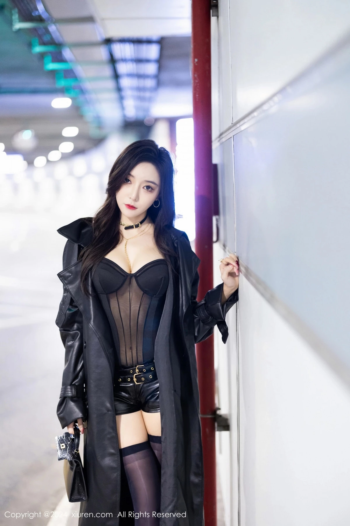 [[XiuRen秀人网]秀人网]No.8158_女神王馨瑶yanni黑色轻透情趣服饰配黑丝袜秀完美身材诱惑写真84P