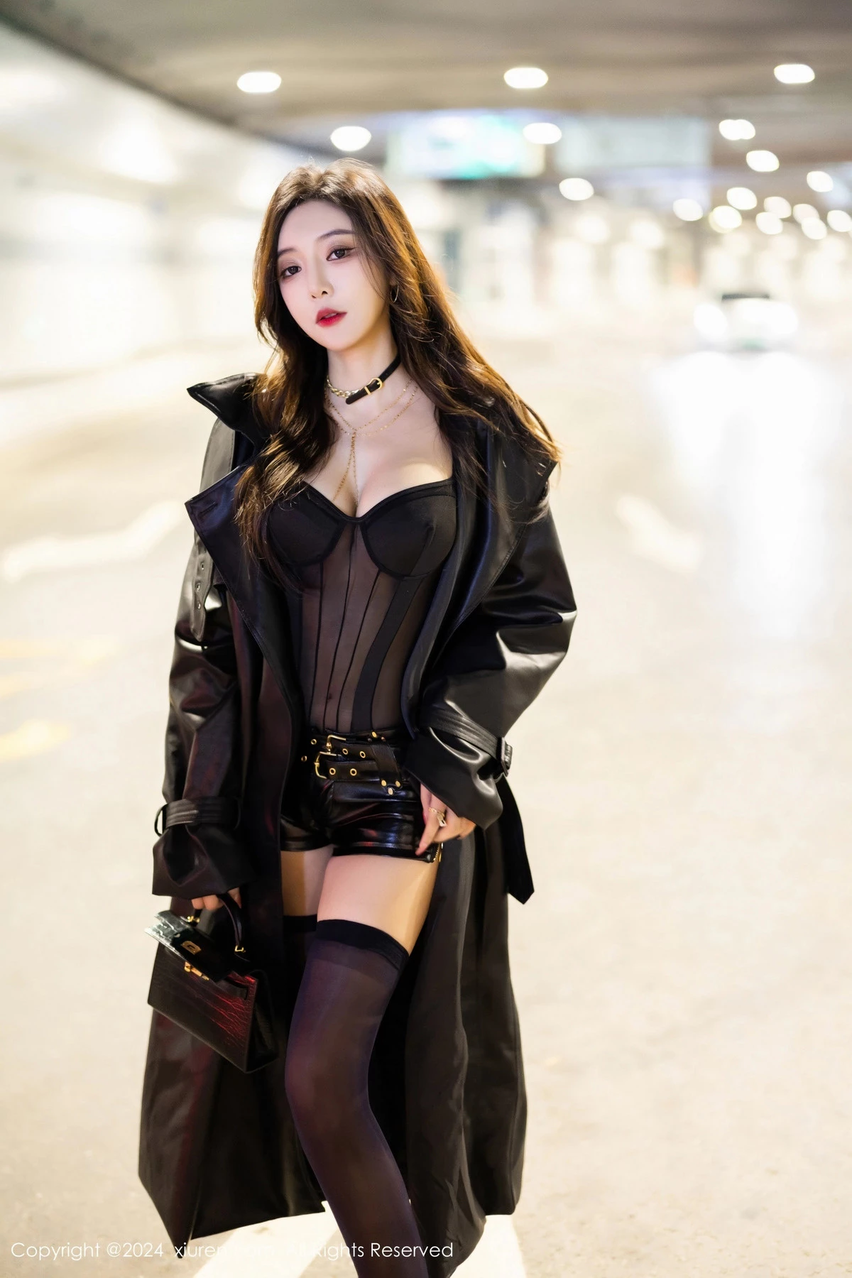 [[XiuRen秀人网]秀人网]No.8158_女神王馨瑶yanni黑色轻透情趣服饰配黑丝袜秀完美身材诱惑写真84P