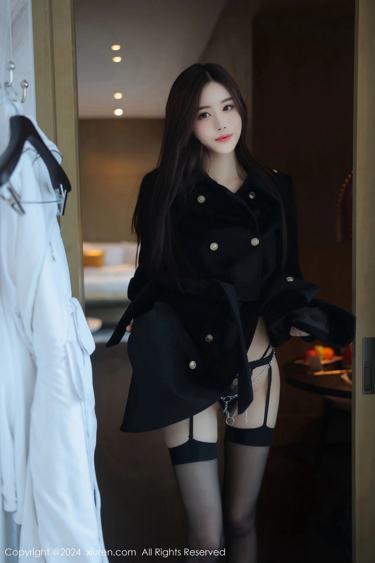 [[XiuRen秀人网]秀人网]No.8152_模特晚苏susu脱黑色外衣露性感链式情趣内衣秀惹火身材诱惑写真76P