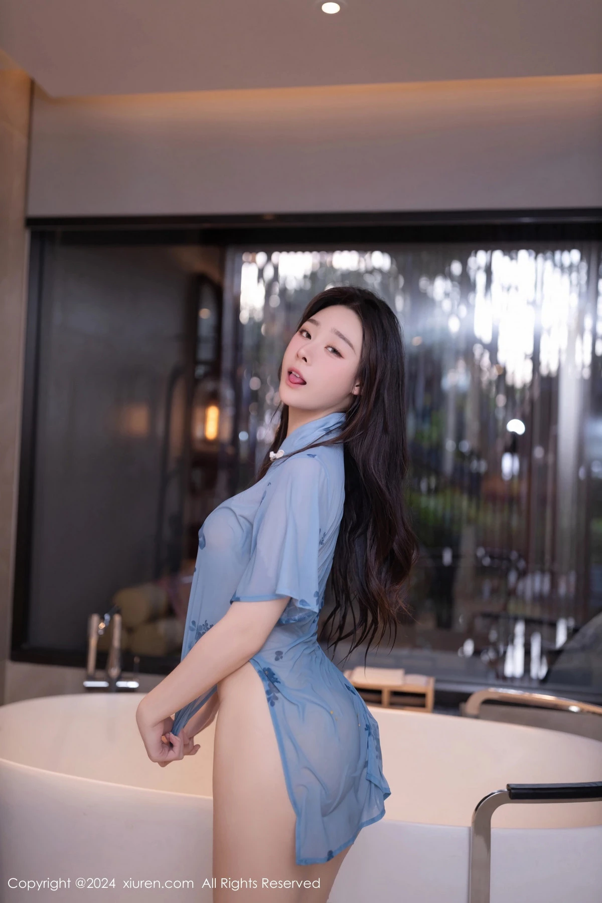 [[XiuRen秀人网]秀人网]No.8157_模特小逗逗泳池性感灰色情趣旗袍配超薄丝袜秀曼妙身姿诱惑写真76P