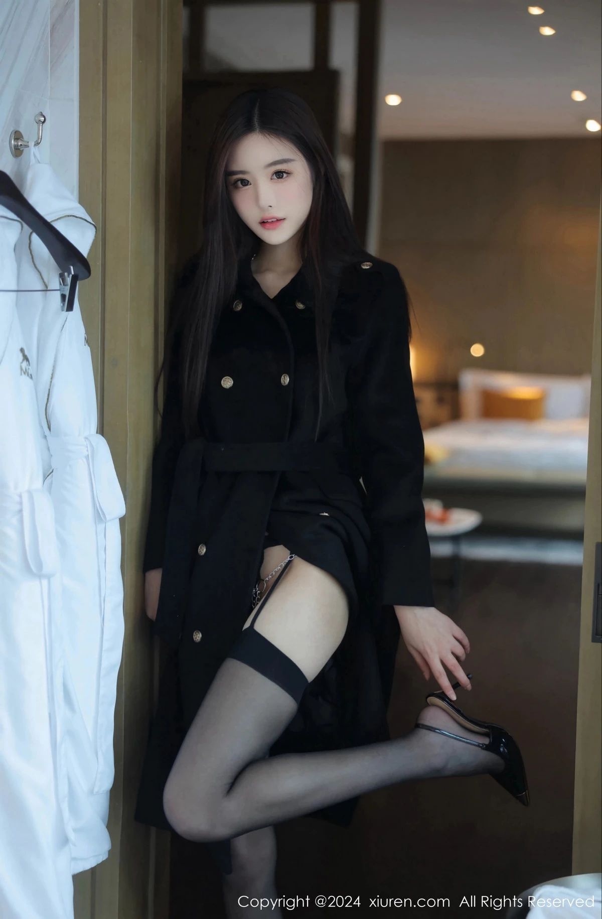 [[XiuRen秀人网]秀人网]No.8152_模特晚苏susu脱黑色外衣露性感链式情趣内衣秀惹火身材诱惑写真76P