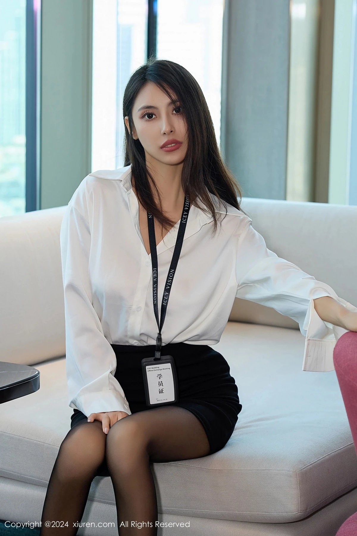 [[XiuRen秀人网]秀人网]No.8155_模特Lingyu69性感白T配黑短裙露黑色情趣服秀惹火身材诱惑写真72P