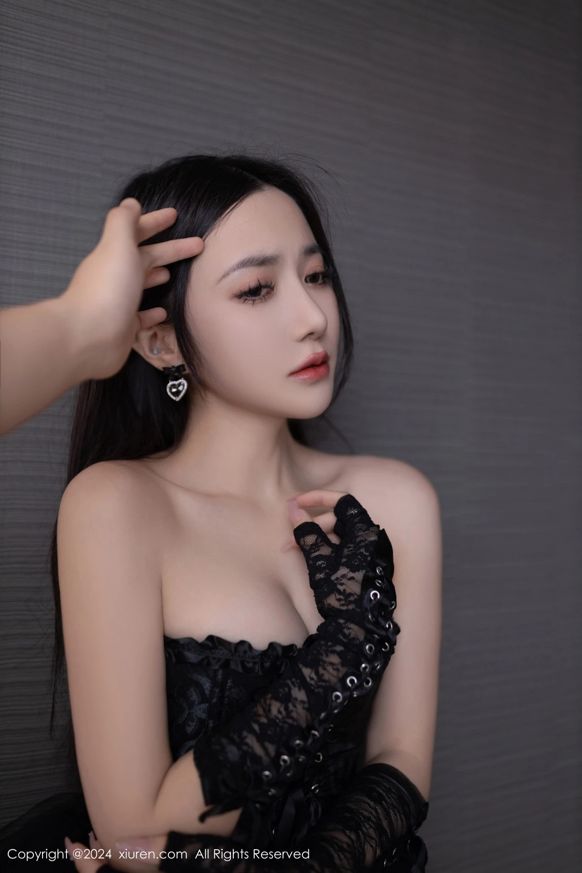 [[XiuRen秀人网]秀人网]No.8166_模特鱼子酱Fish性感黑色轻透长裙露黑色内衣配黑丝吊袜魅惑写真79P