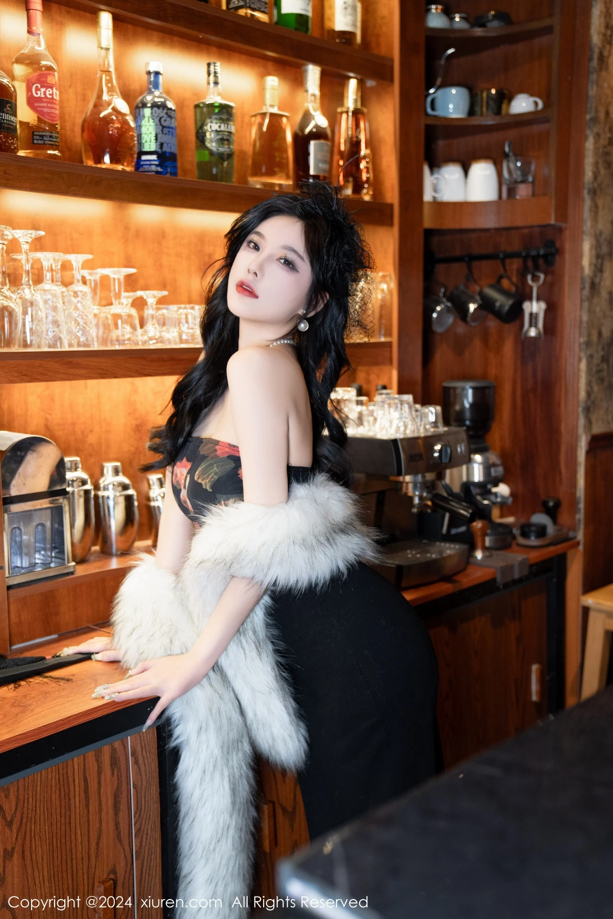 [[XiuRen秀人网]秀人网]No.8169_女神杨晨晨Yome性感深色露肩连衣短裙配黑丝吊袜完美诱惑写真90P